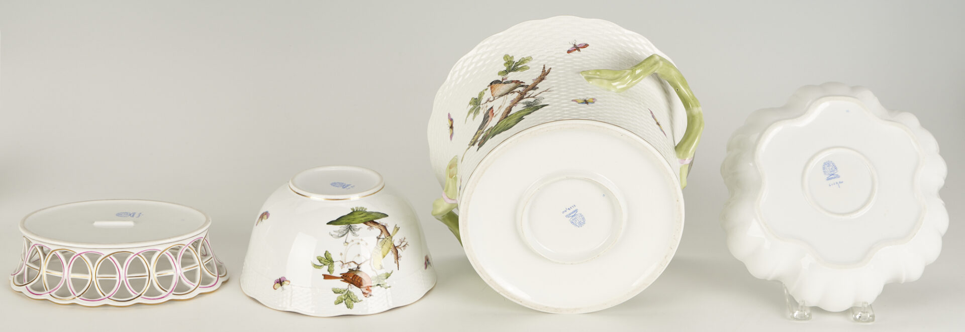 Lot 280: 25 Pcs. Herend Rothschild Bird Porcelain, incl. Serving Ware & Decorative Items