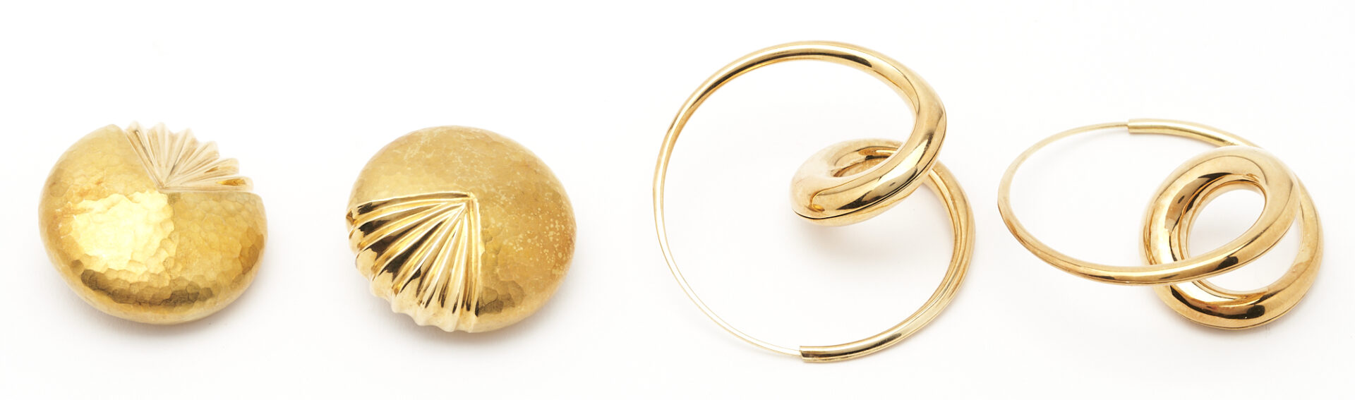 Lot 315: 2 Pairs of 18K Gold Earrings