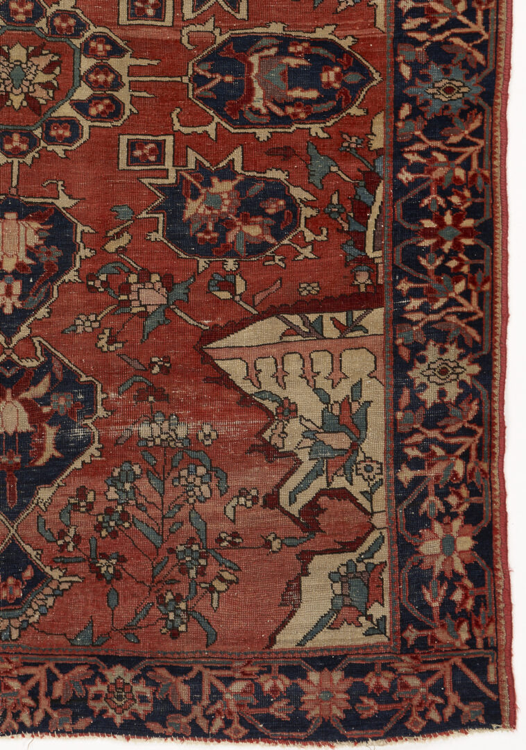 Lot 440: Small Persian Serapi or Heriz Rug, 5' x 3'5"