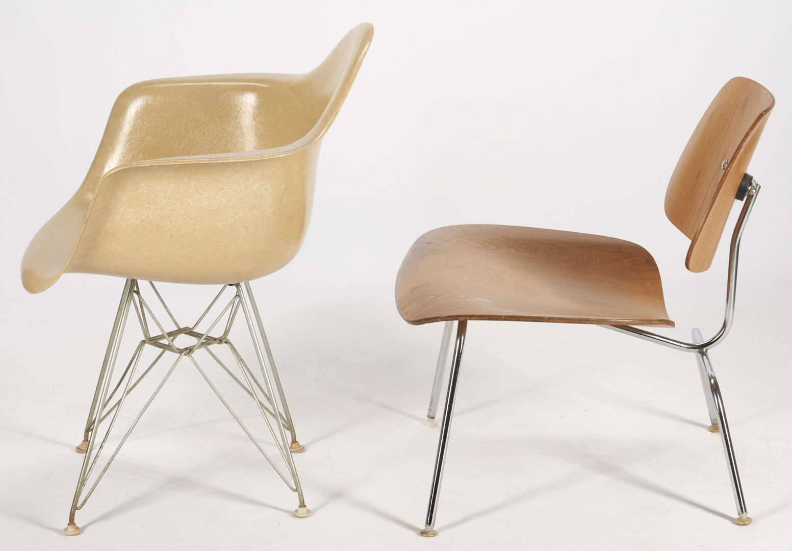 Lot 463: 2 Eames Mid-Century Chairs, Eiffel Fiberglass Shell & Molded Lounge Chair