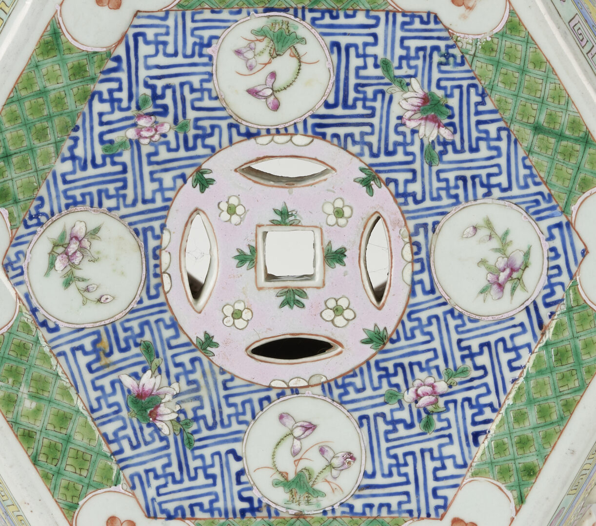 Lot 5: Chinese Famille Rose Porcelain Garden Seat