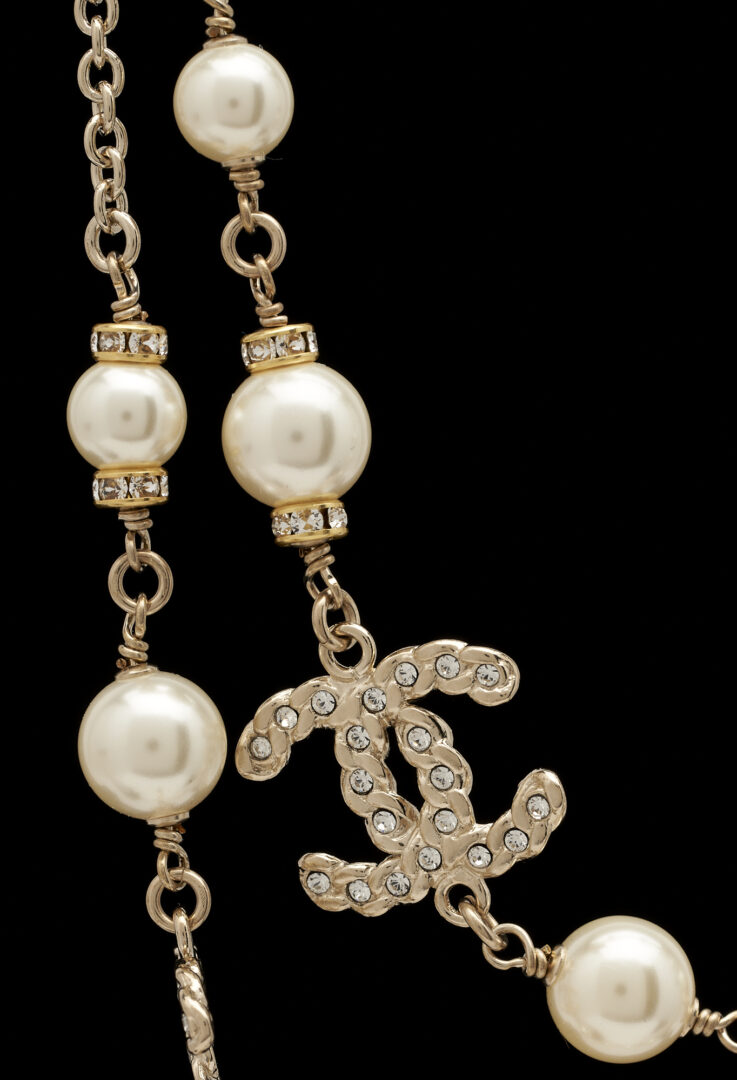 Lot 716: Chanel 19P CC Logo Crystal & Pearl Necklace