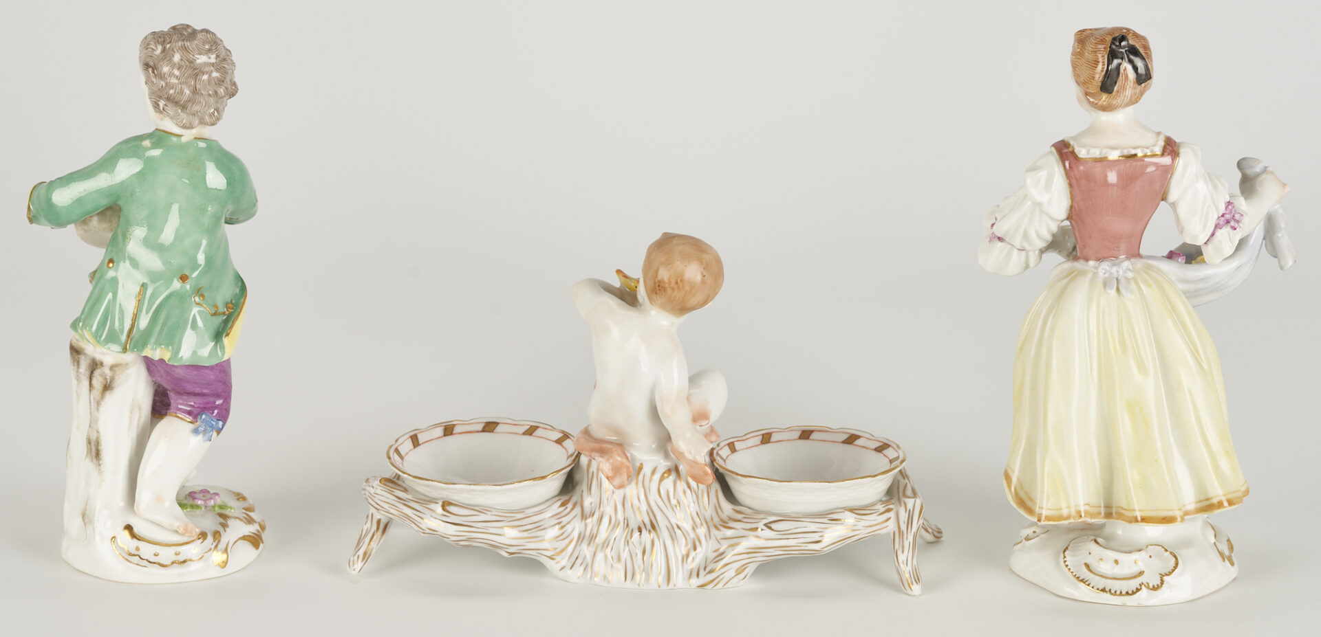 Lot 866: 3 European Porcelain Figures, Meissen & Herend Chinese Bouquet