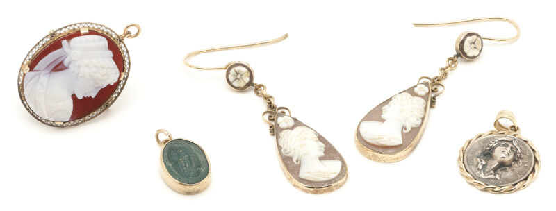 Lot 904: 4 Ladies Gold & Cameo Jewelry Items