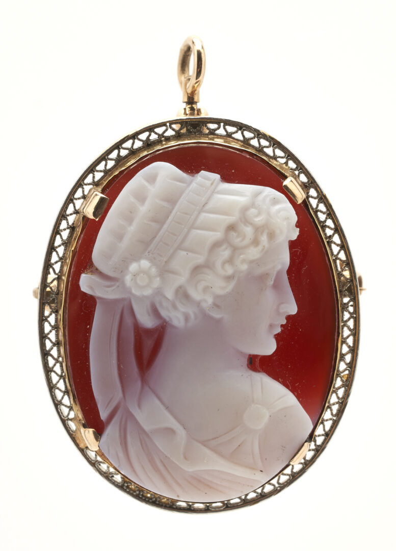 Lot 904: 4 Ladies Gold & Cameo Jewelry Items