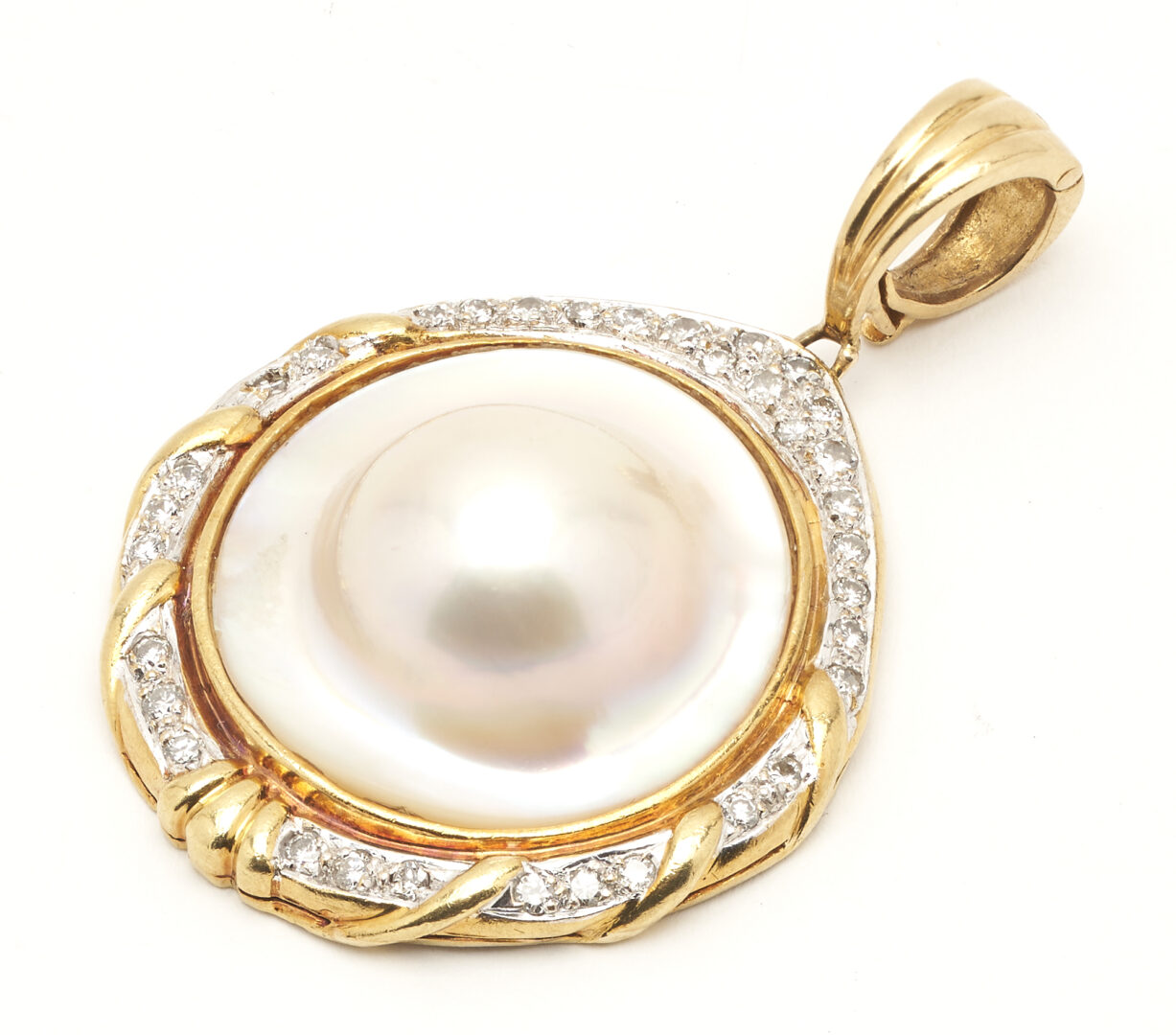 Lot 906: 18K Pearl & Diamond Pendant