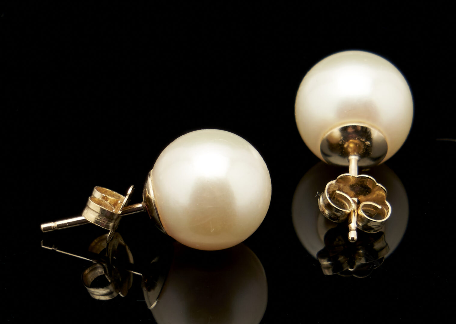 Lot 908: 2 14K Gold & Pearl Bracelets & Pearl Earrings