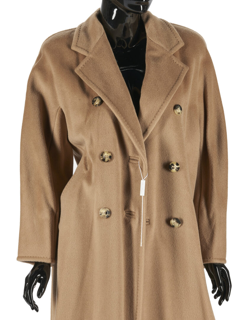 Lot 147: Ladies' Max Mara Oversized Cashmere Coat