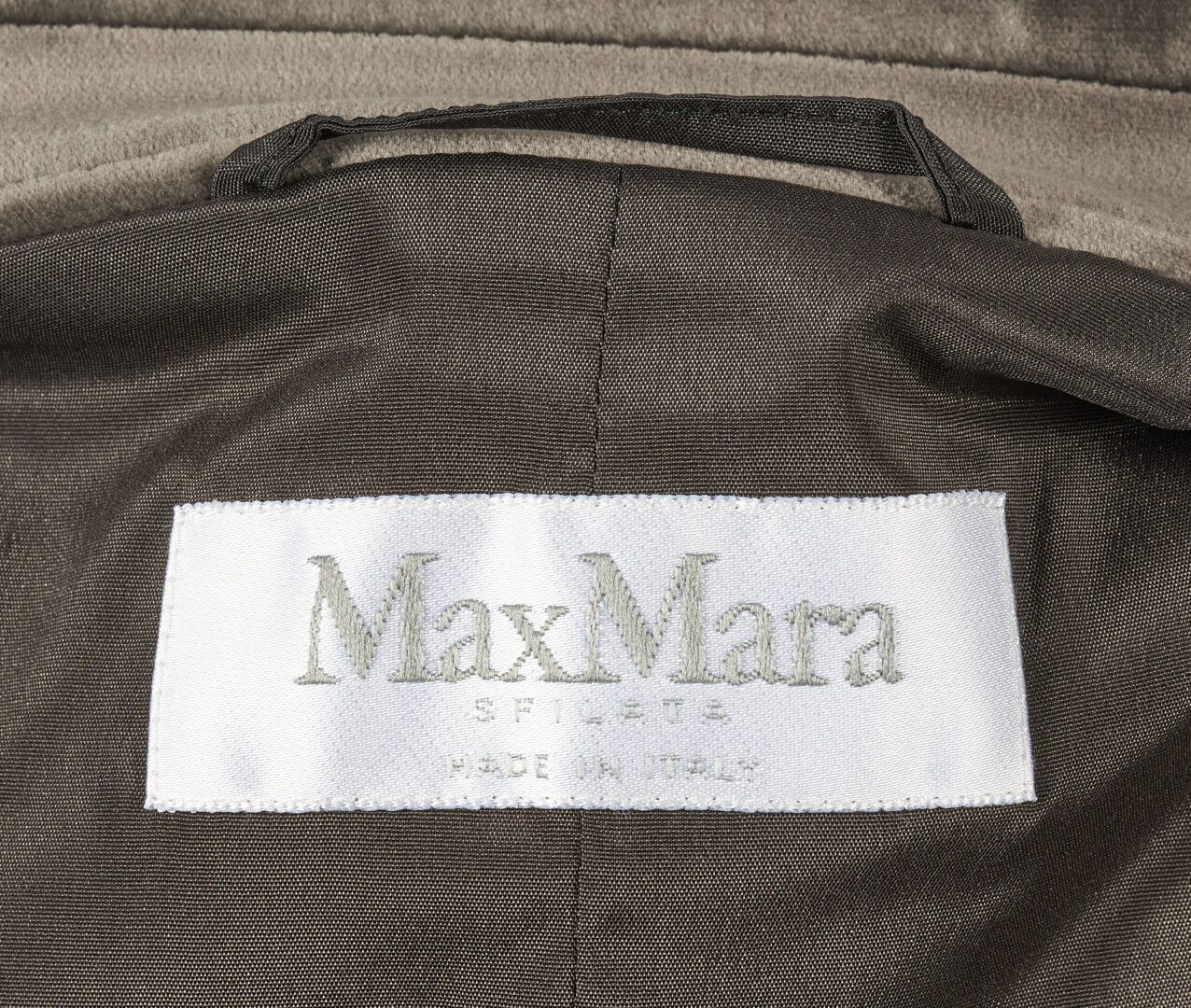 Lot 149: 3 Max Mara Garments, Jackets & Slacks 1 of 2