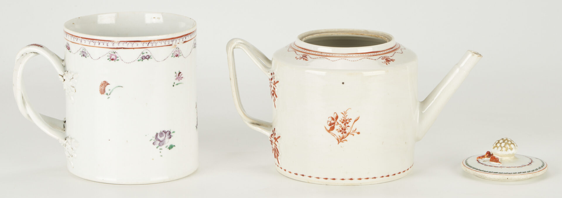 Lot 197: 4 Chinese Export Famille Rose Porcelain Items: Tankard, Teapot & Plates