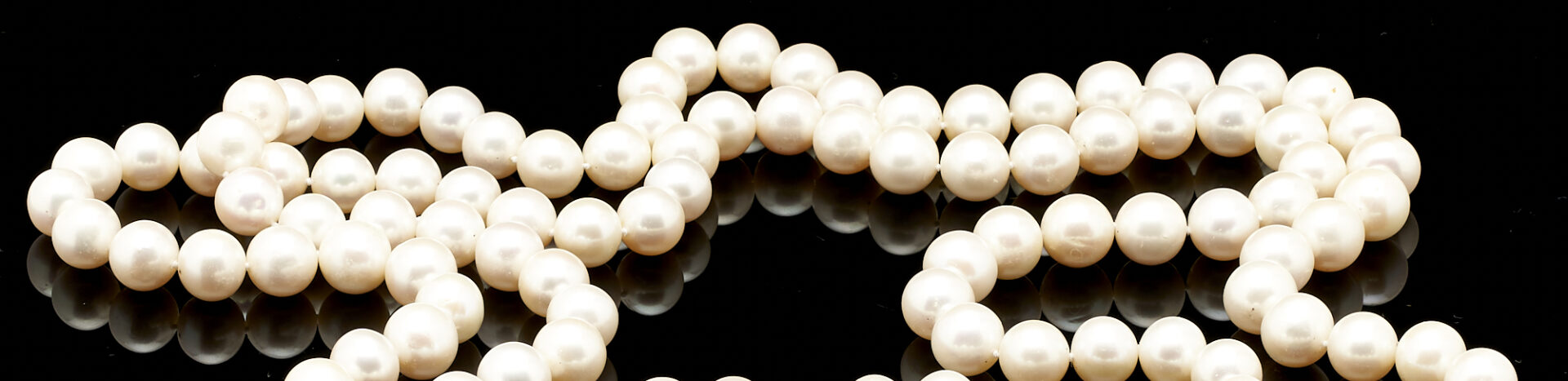 Lot 221: Ladies’ Rope Length Pearl Necklace