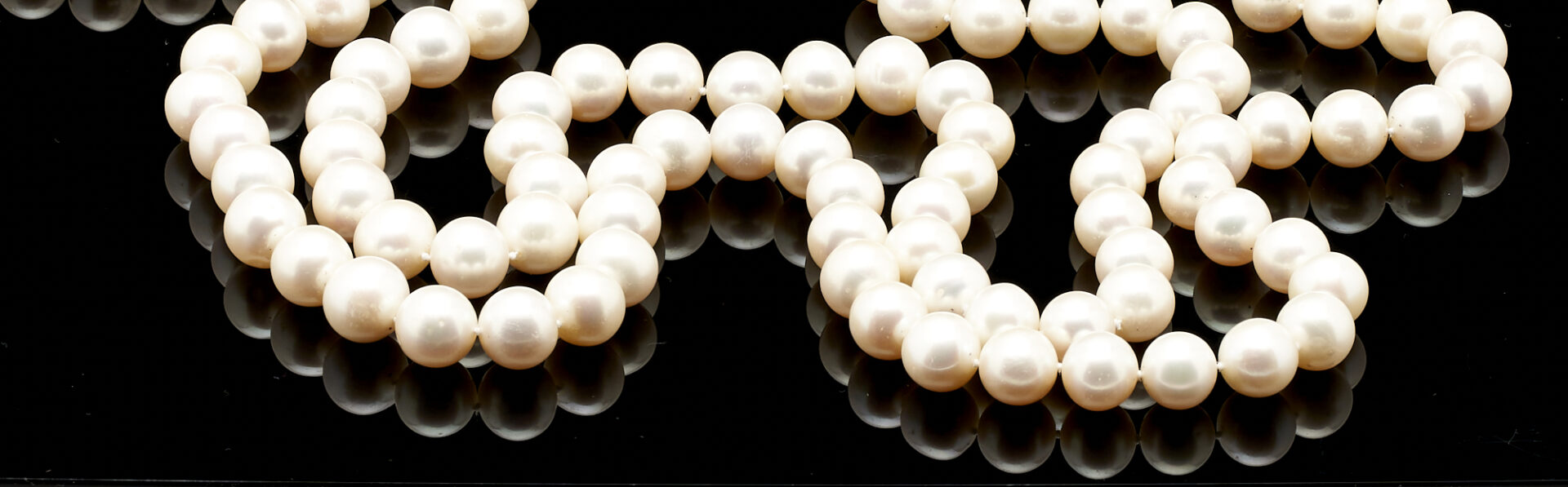 Lot 221: Ladies’ Rope Length Pearl Necklace