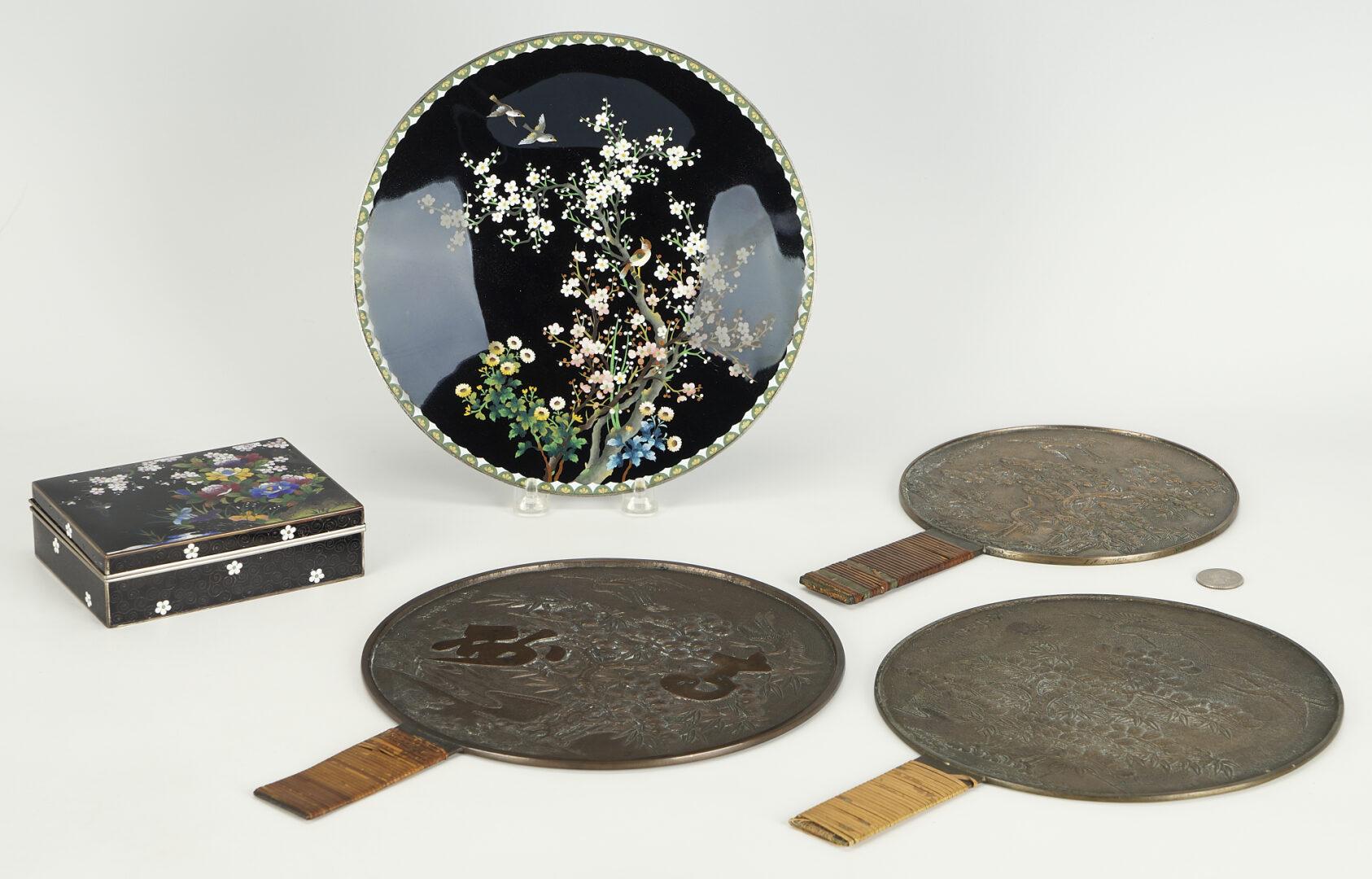 Lot 389: 5 Japanese Items, incl. Cloisonne & Set of Bronze Mirrors