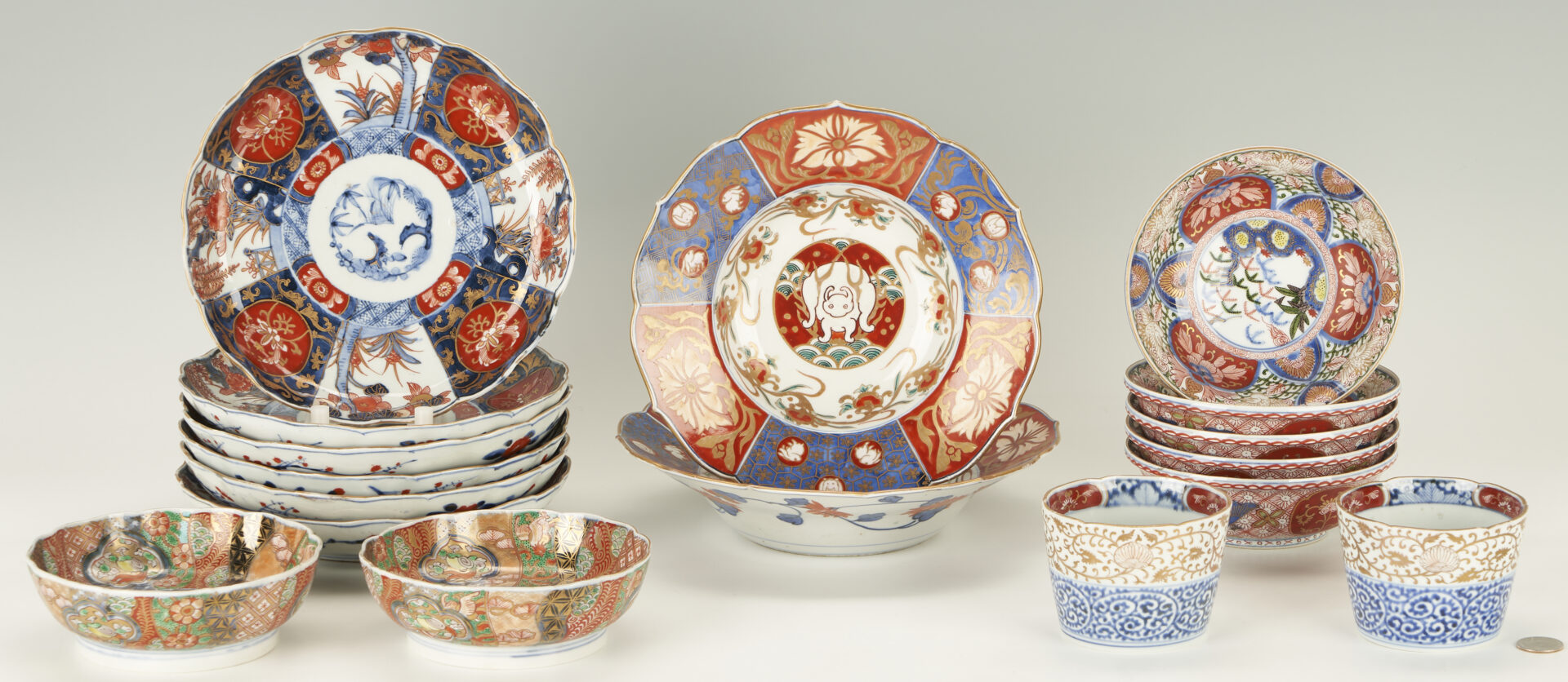 Lot 403: 17 Assorted Imari Porcelain Dinnerware Items