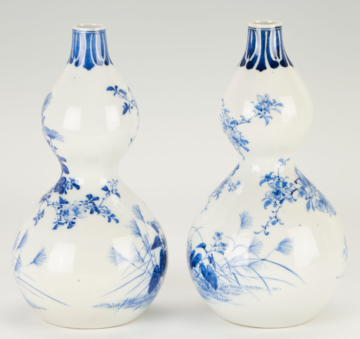 Lot 404: 6 Asian Porcelain Items, incl. Double Gourd Vases and Chinese Export