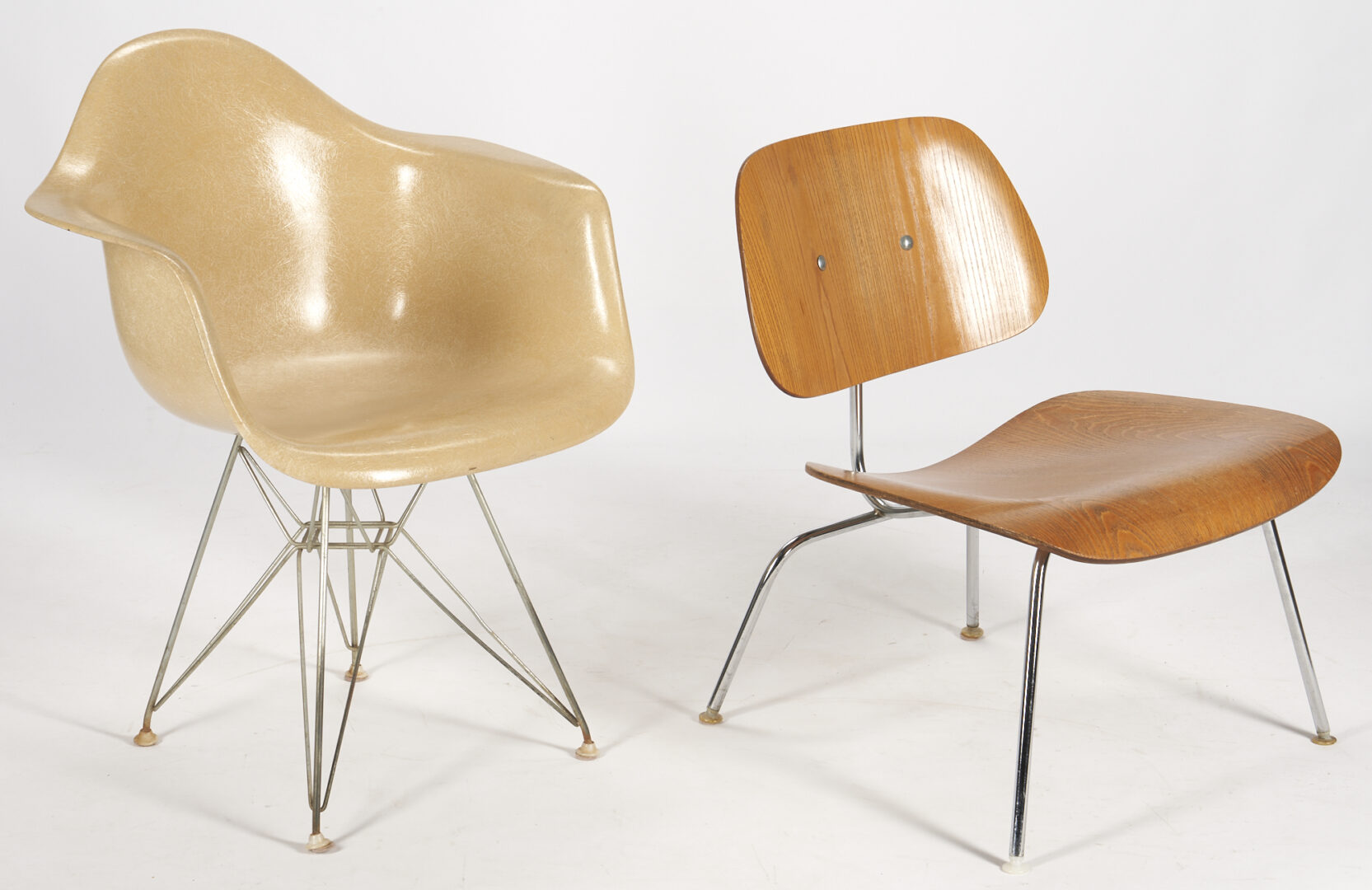 Lot 472: 2 Eames Mid-Century Chairs, Eiffel Fiberglass Shell & Molded Lounge Chair