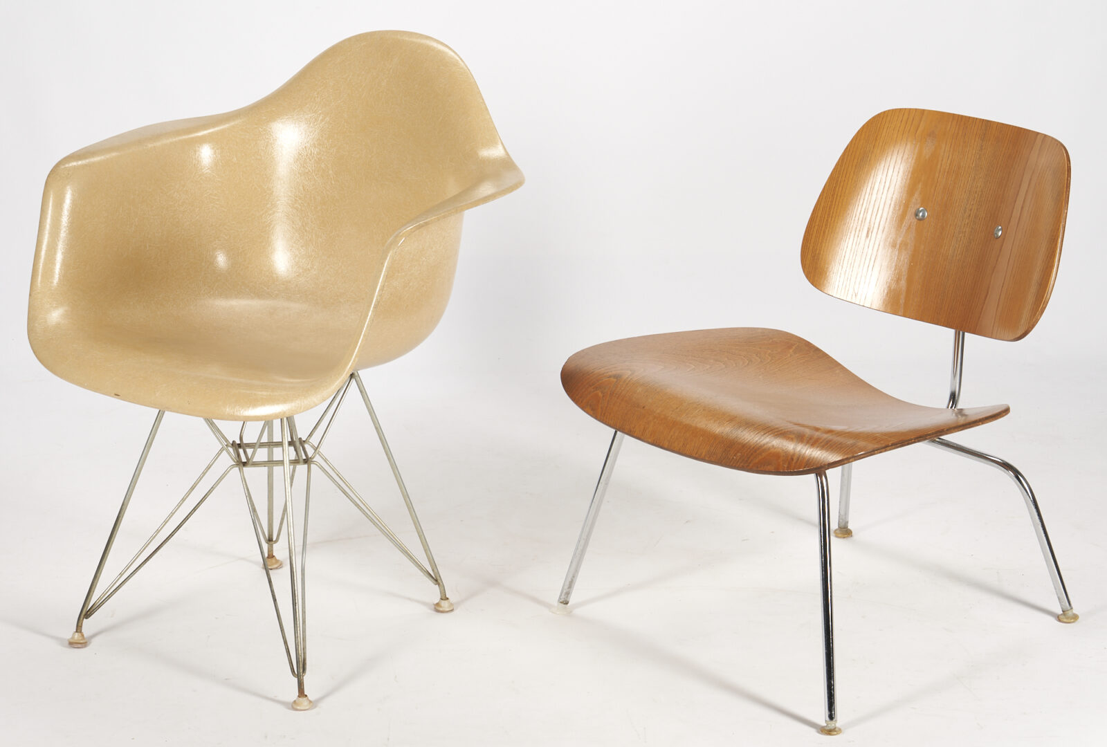 Lot 472: 2 Eames Mid-Century Chairs, Eiffel Fiberglass Shell & Molded Lounge Chair