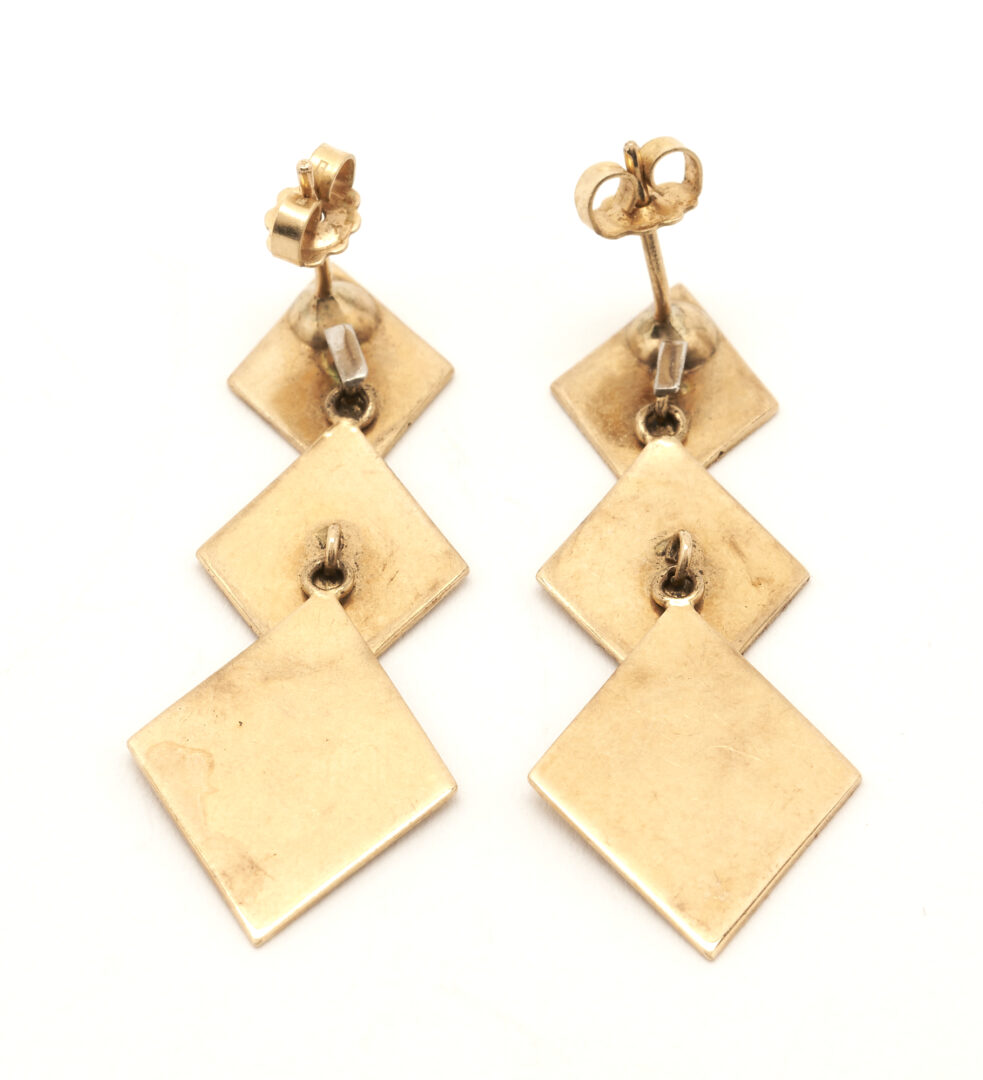 Lot 752: 2 Pairs Ladies' 14K Gold Earrings