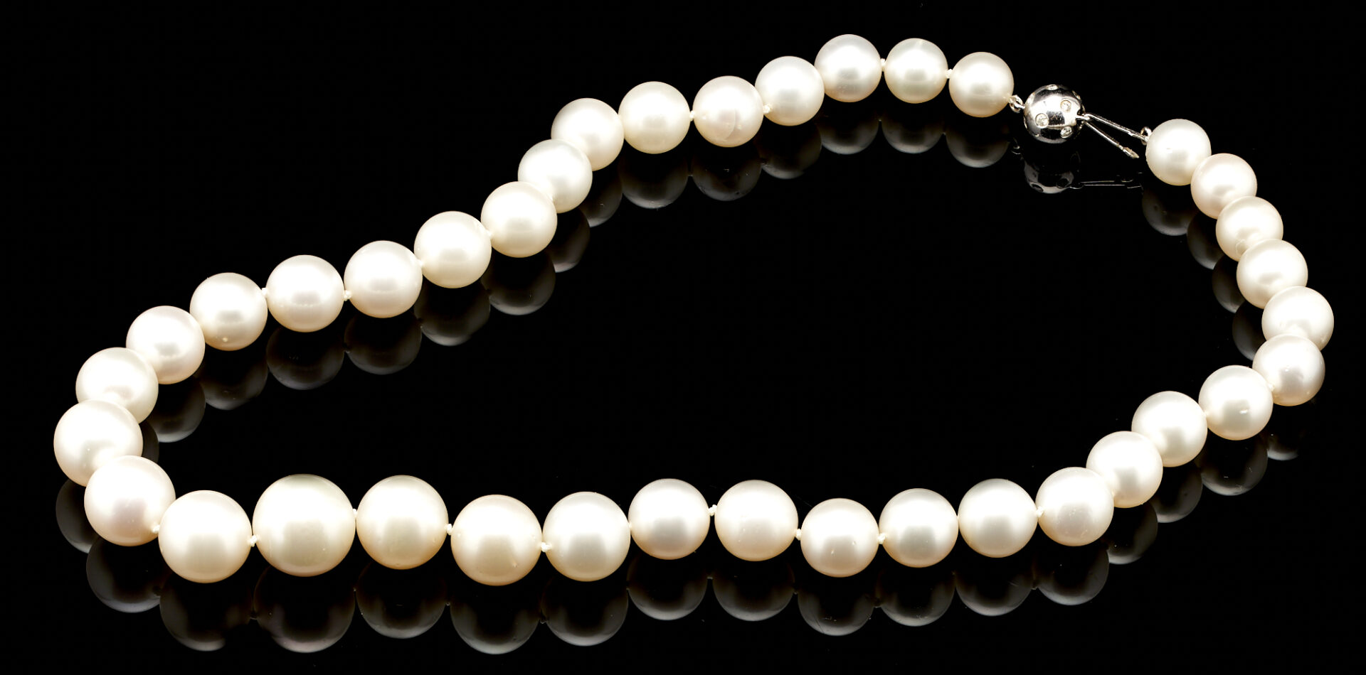Lot 753: 18K Gold & Diamond Designer Pearl Necklace