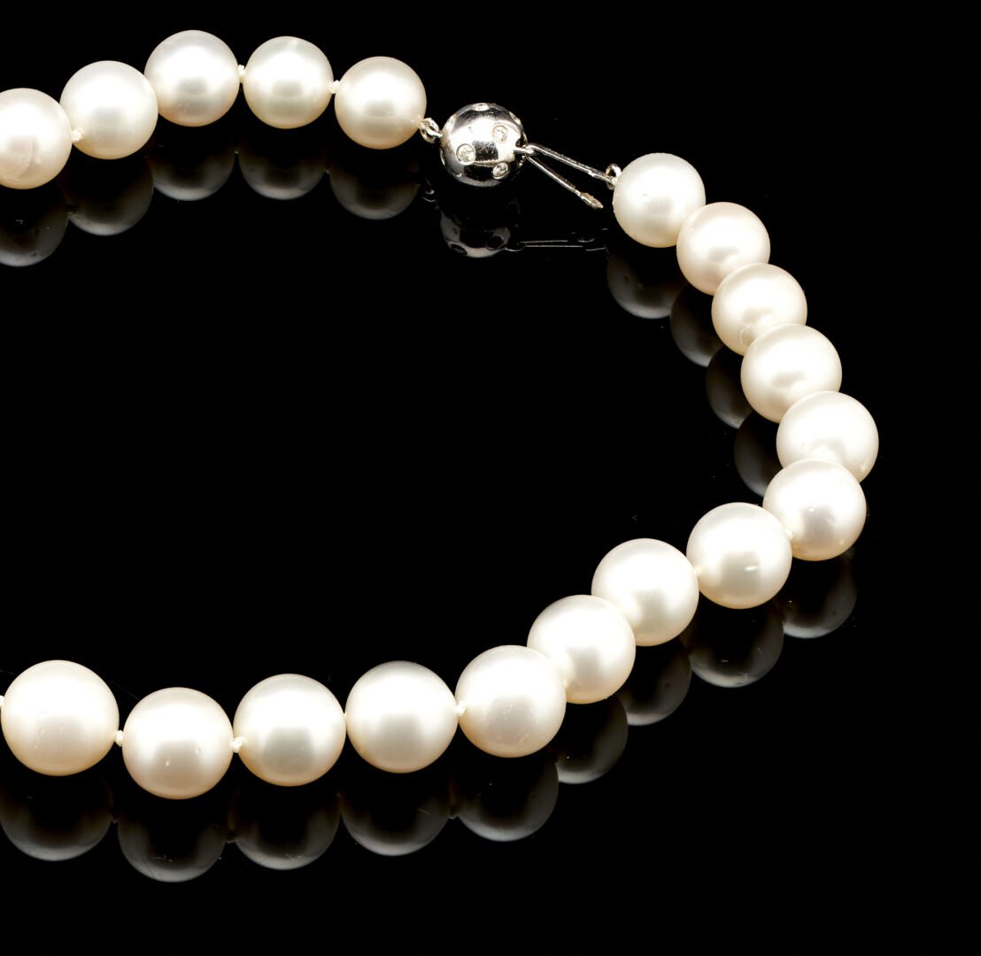 Lot 753: 18K Gold & Diamond Designer Pearl Necklace