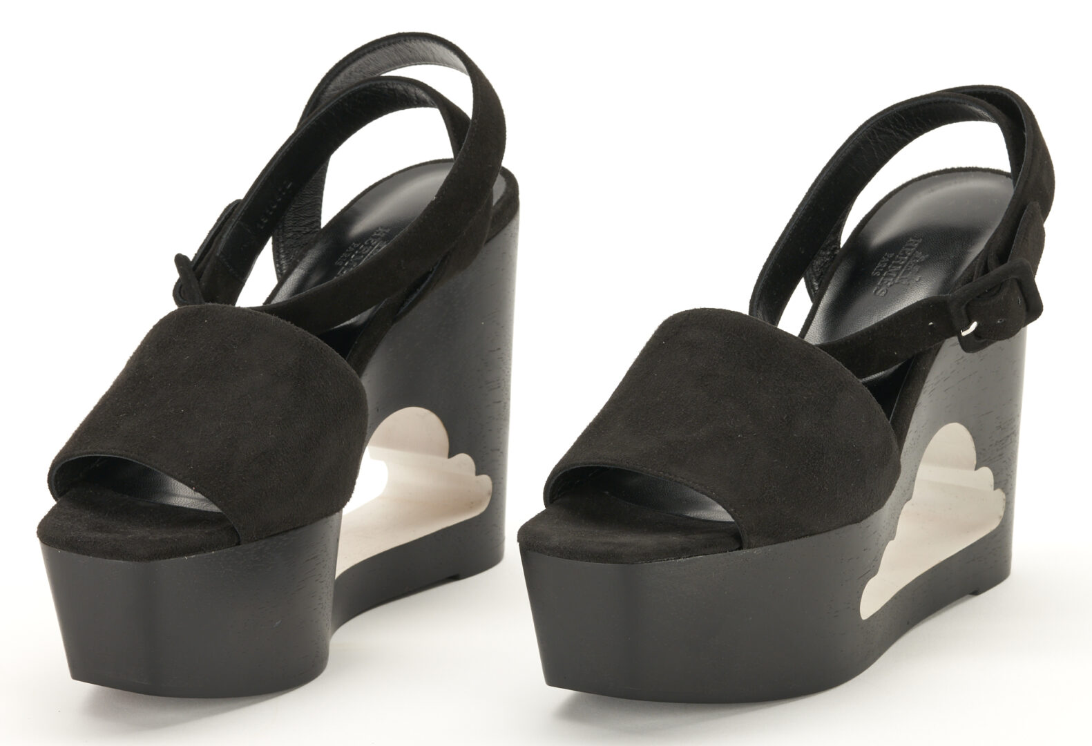 Lot 91: 2 Pairs Limited Edition Hermes Heels, incl. Cloud Sandal
