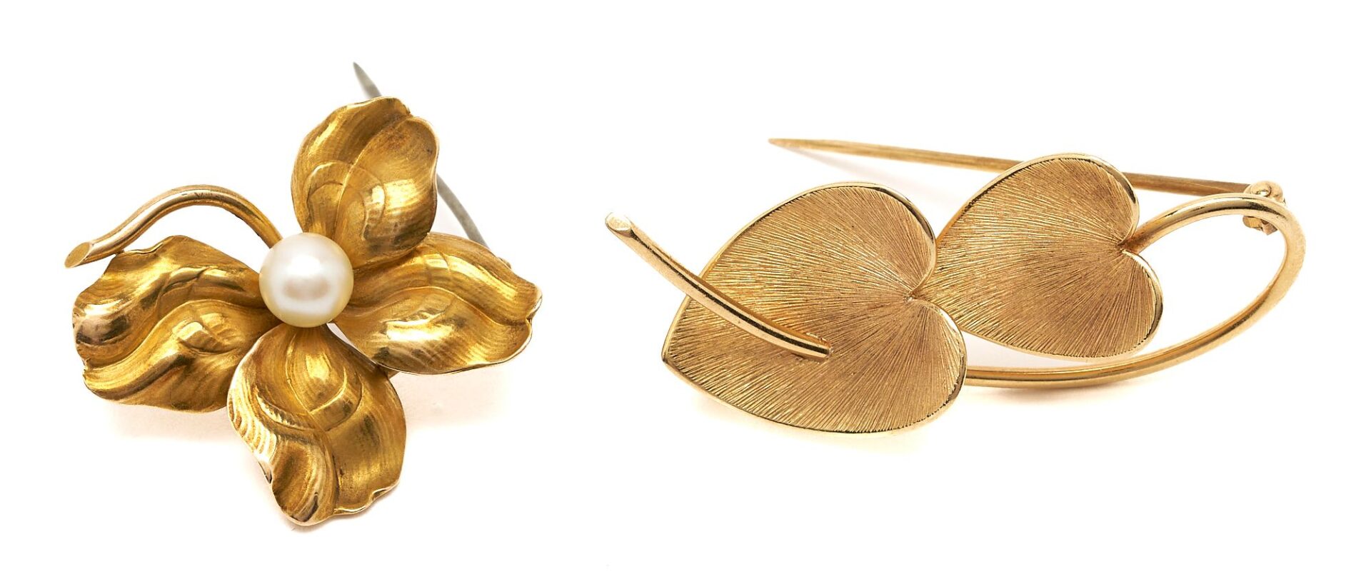 Lot 1036: 2 Gold Floral Brooches