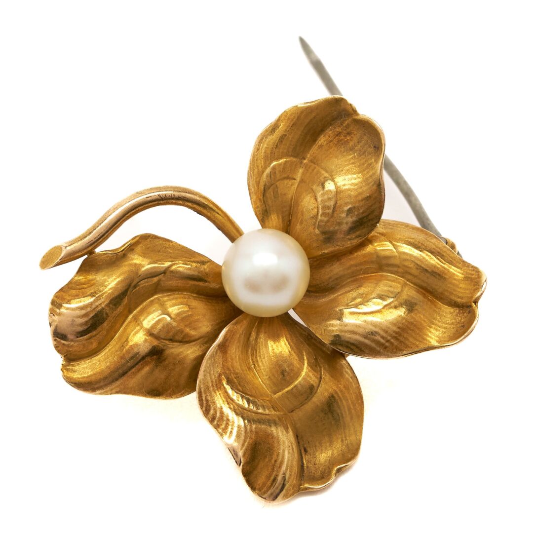 Lot 1036: 2 Gold Floral Brooches