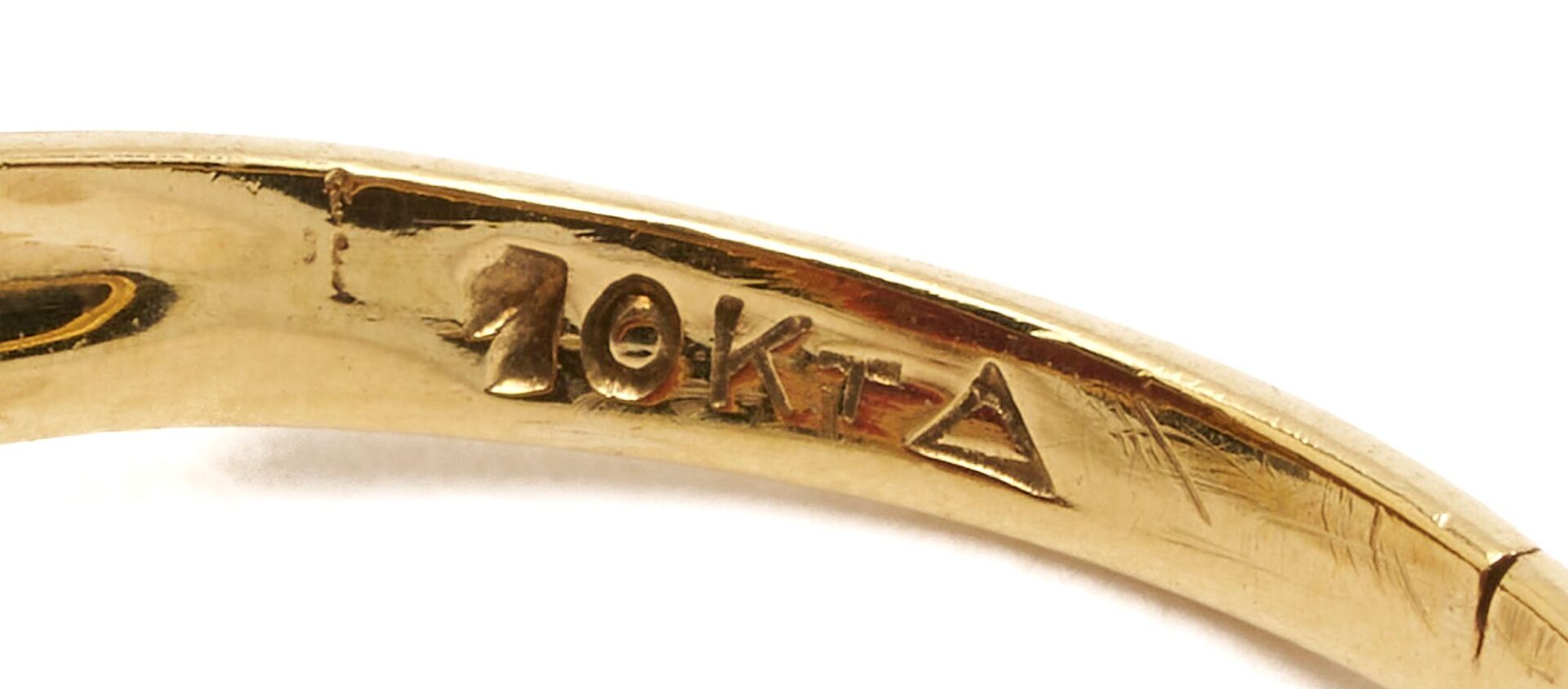 Lot 1041: Three Gold & Gemstone Filigree Rings