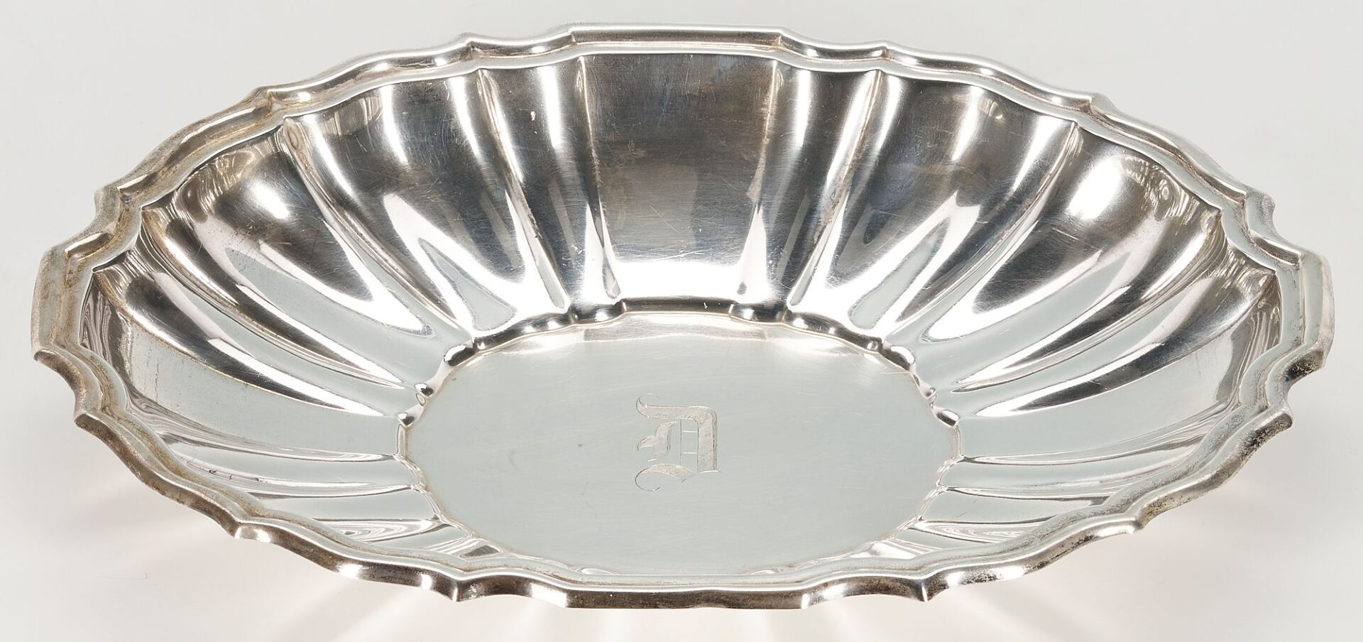 Lot 1069: Reed & Barton Sterling Scalloped Edge Oval Bowl