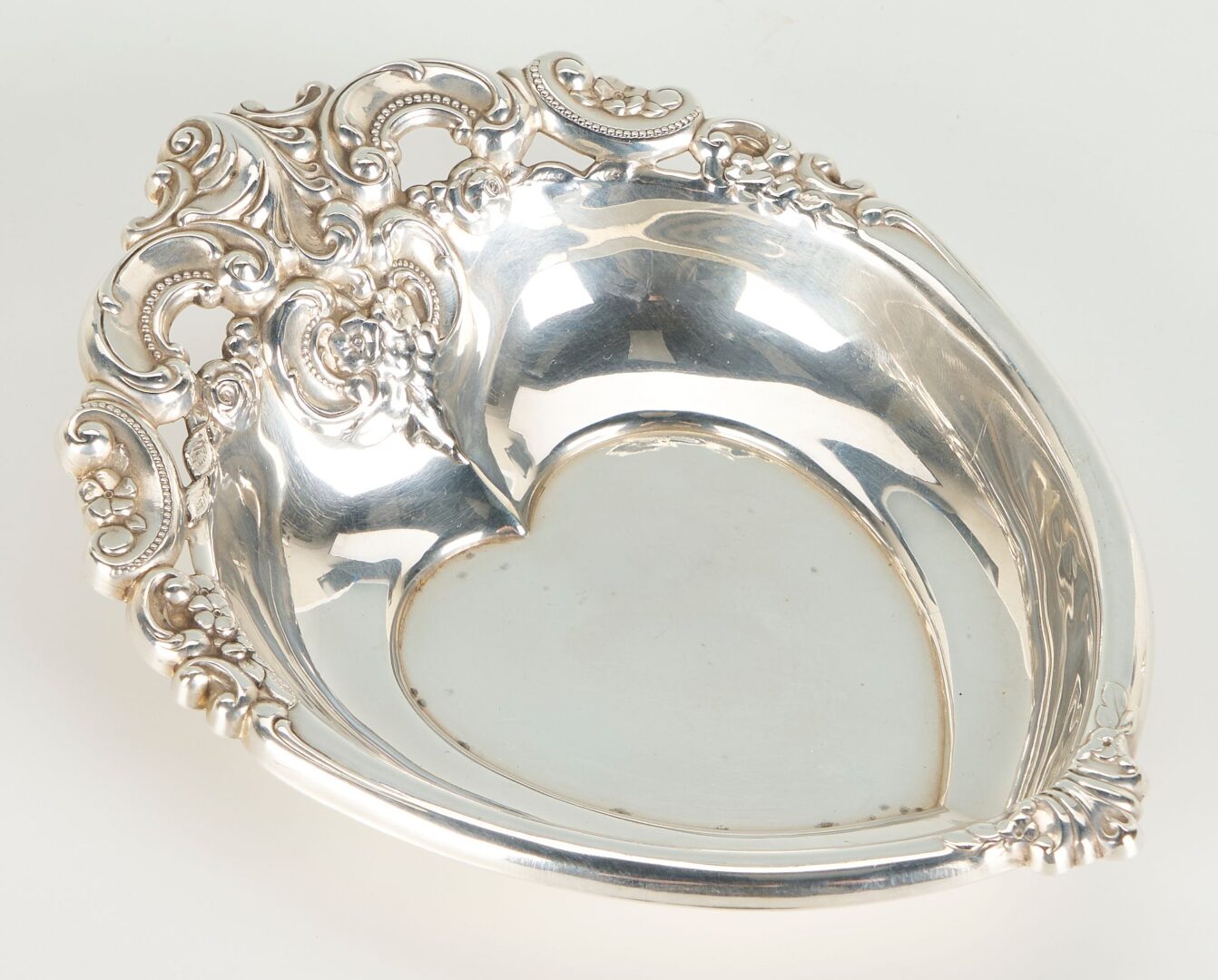 Lot 1074: Silver Leaf & Heart Dishes, Caster, & Card Case