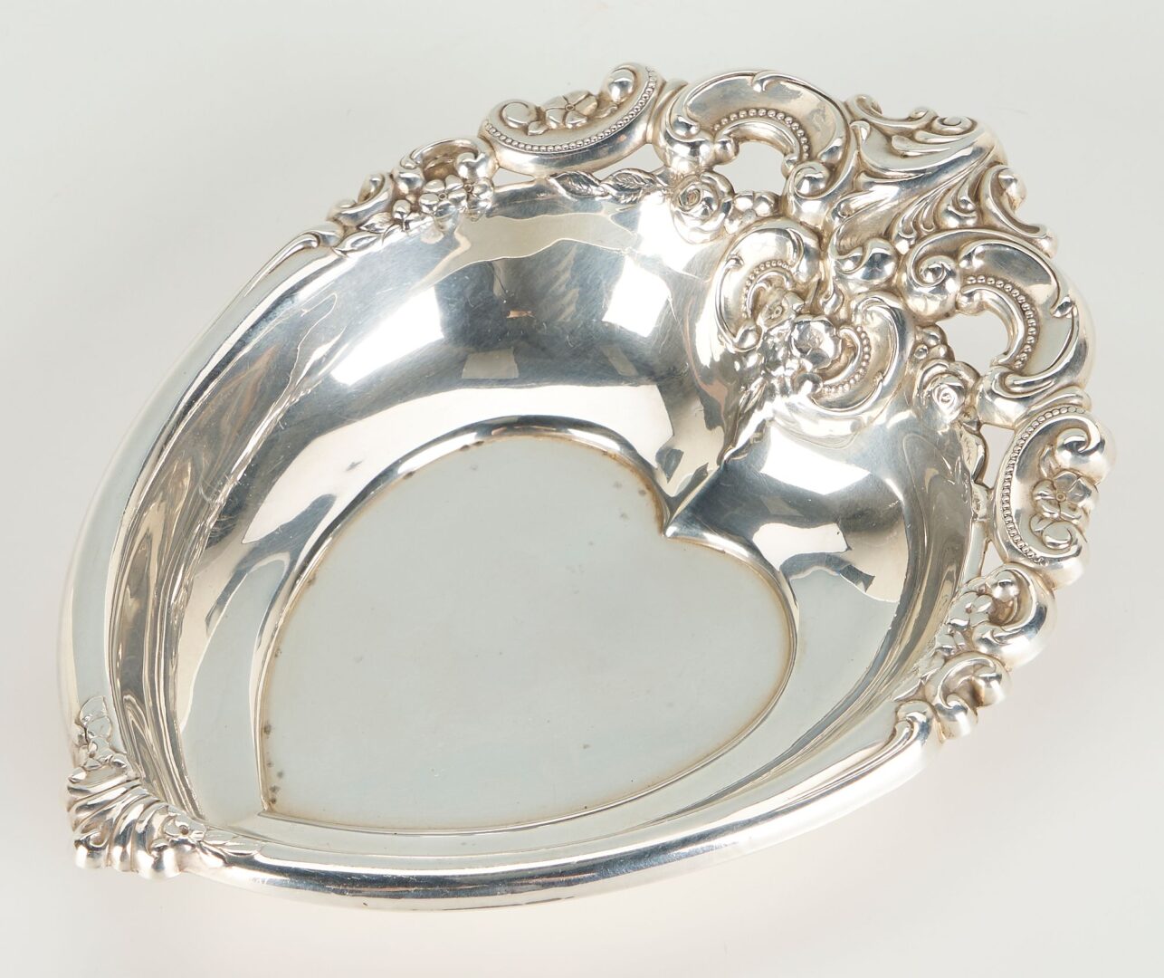 Lot 1074: Silver Leaf & Heart Dishes, Caster, & Card Case