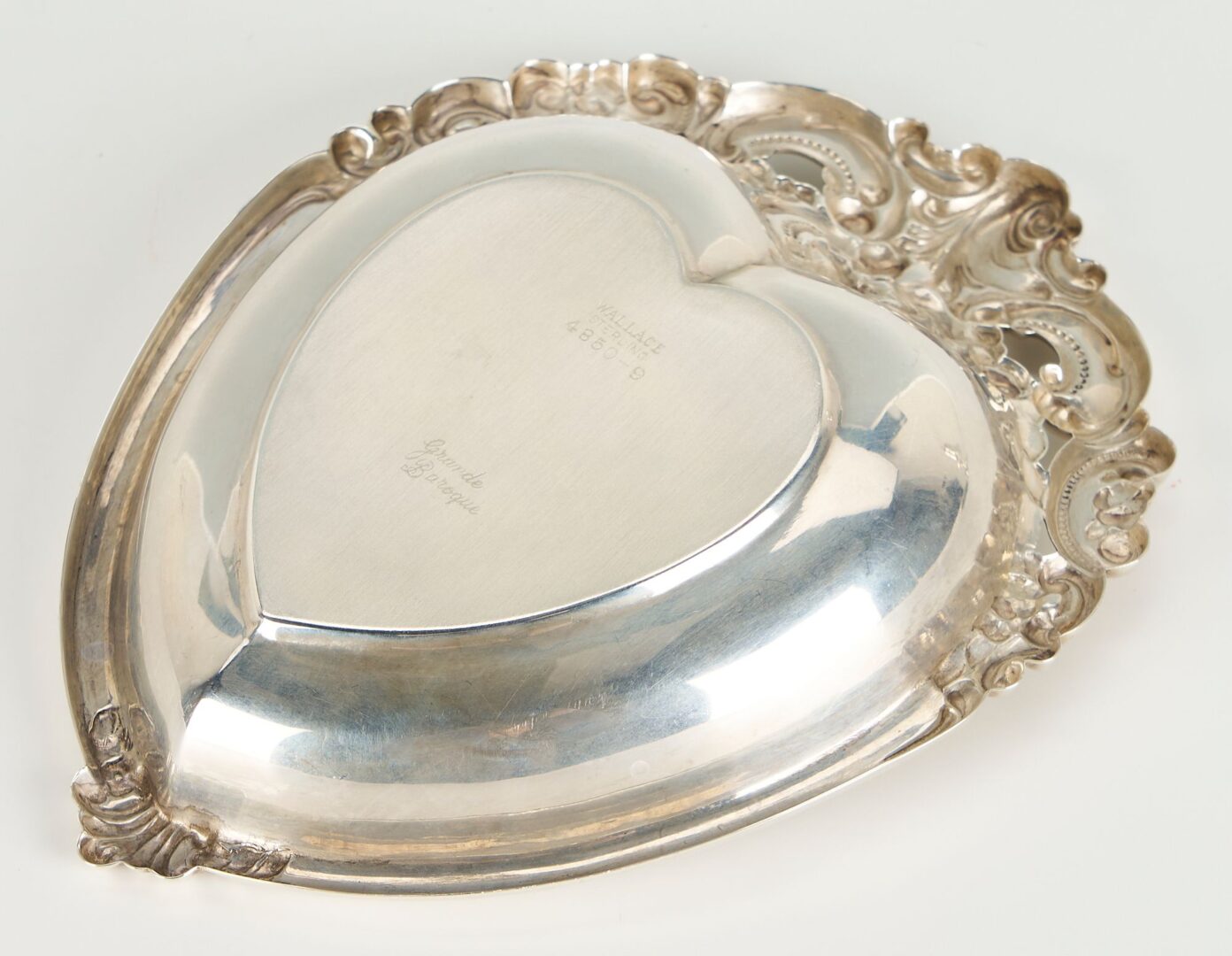 Lot 1074: Silver Leaf & Heart Dishes, Caster, & Card Case