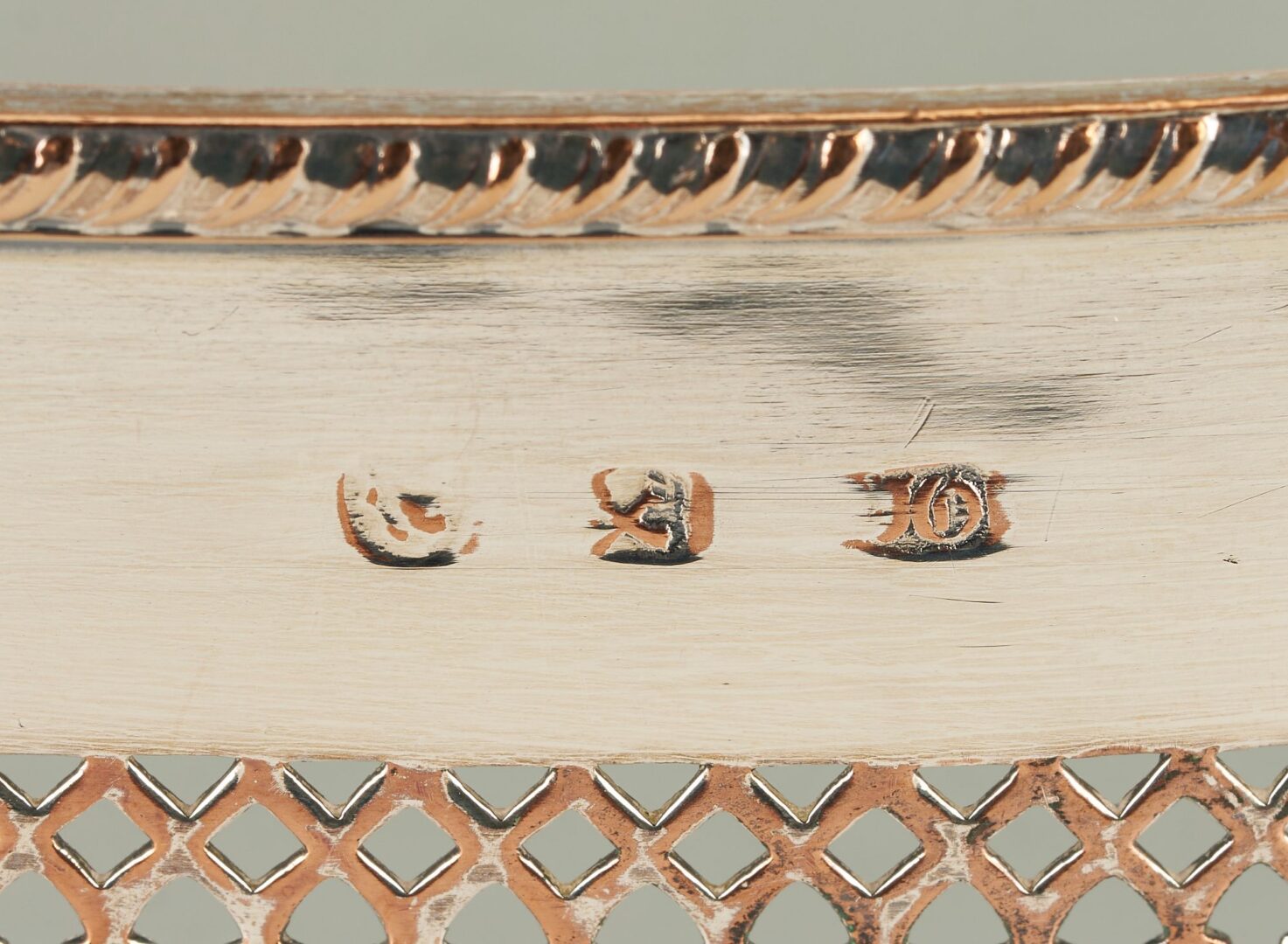 Lot 1085: Silver on Copper Gallery Tray with Crest