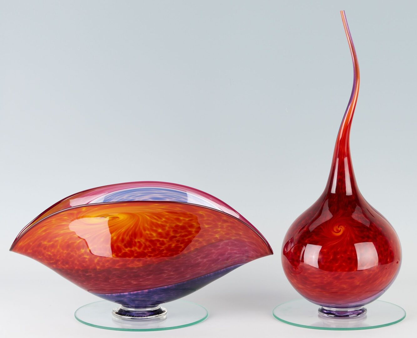 Lot 336: 2 Victor Chiarizia Art Glass Sculptures, Gondola & Swan