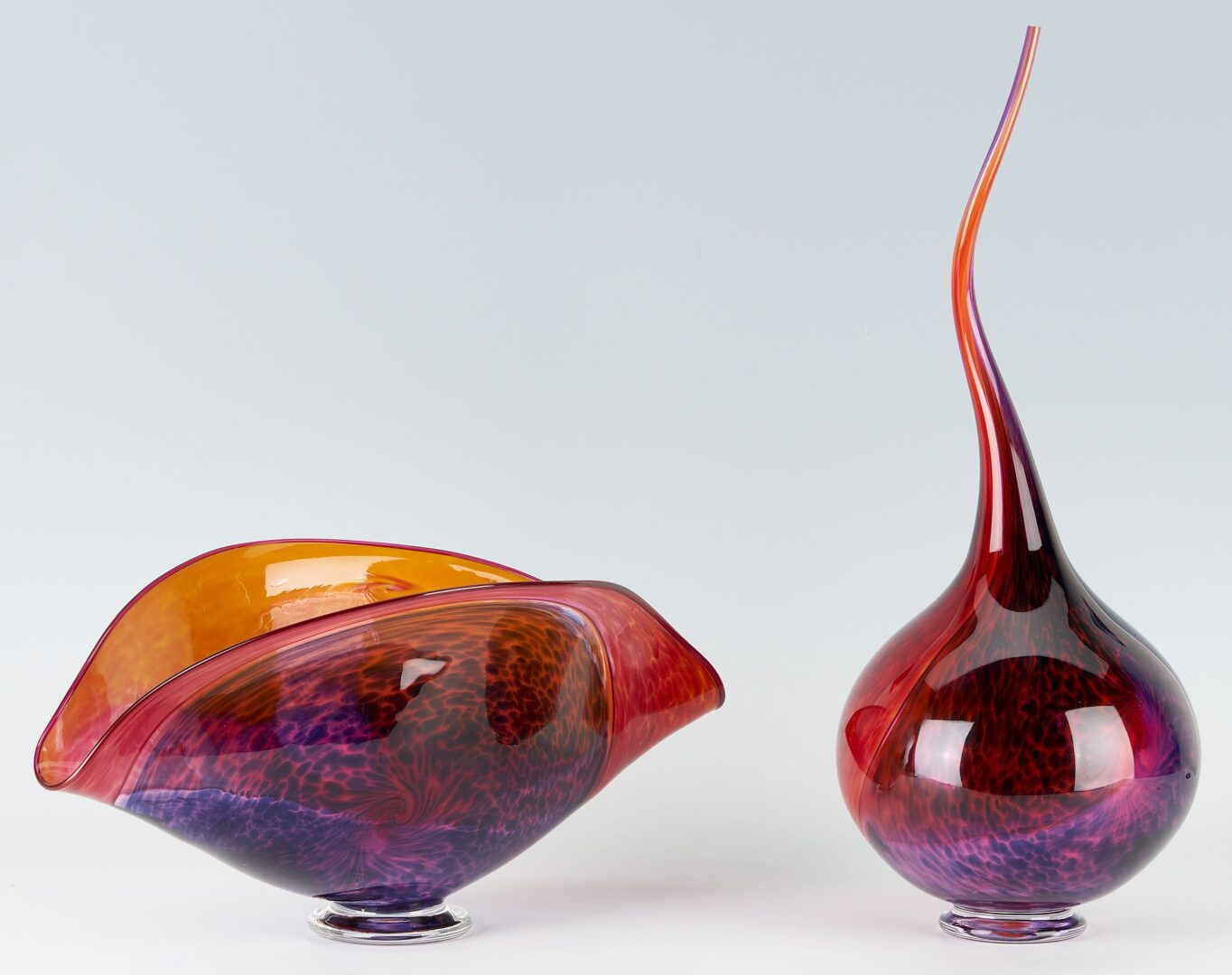 Lot 336: 2 Victor Chiarizia Art Glass Sculptures, Gondola & Swan