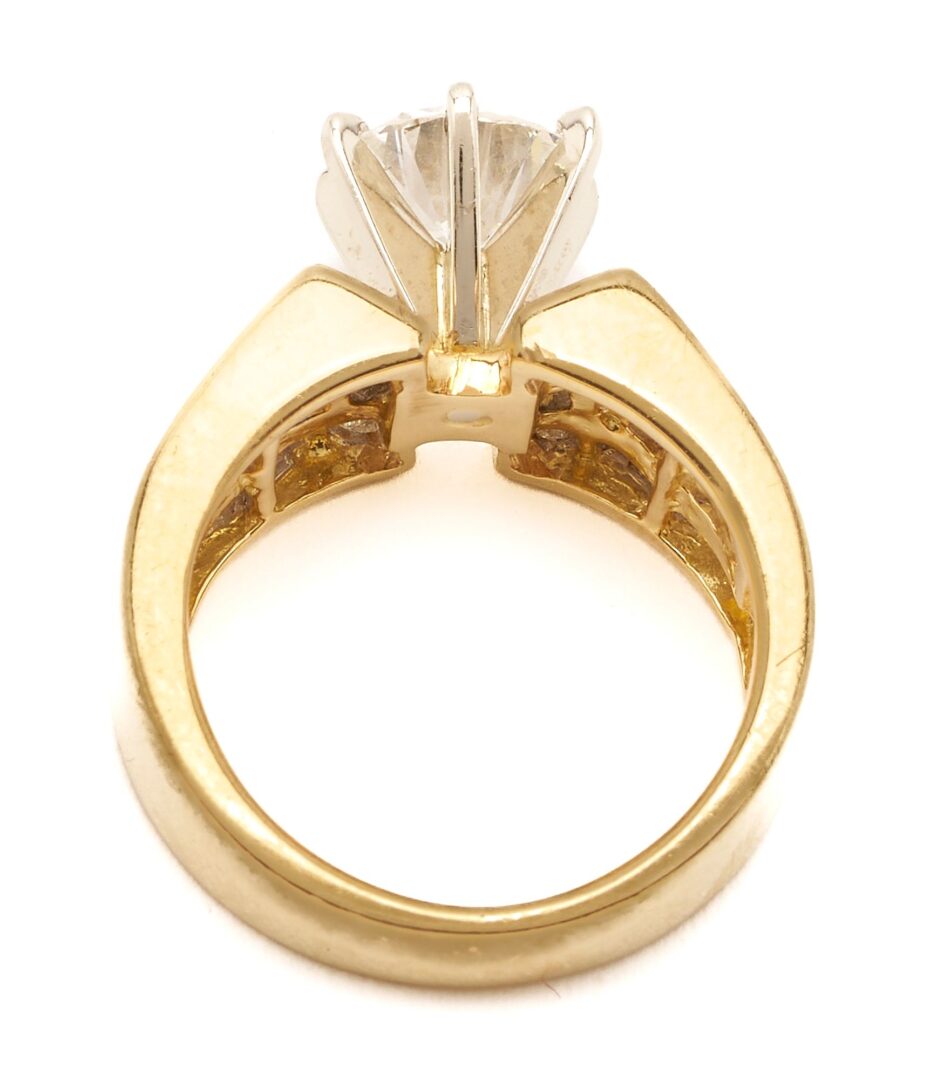 Lot 37: 18K Gold & Round Cut Diamond Ring