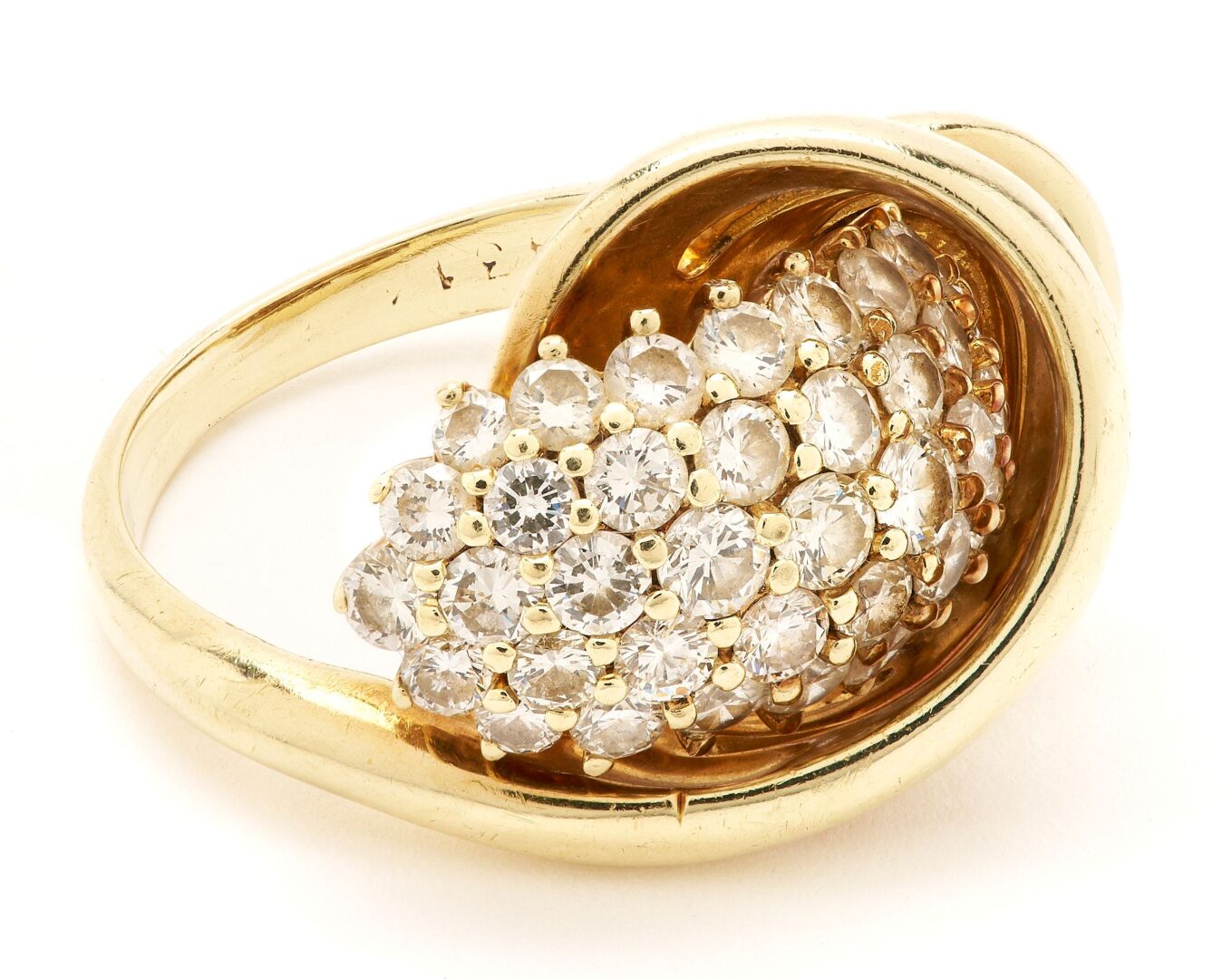 Lot 631: 18K Gold & Diamond Ring