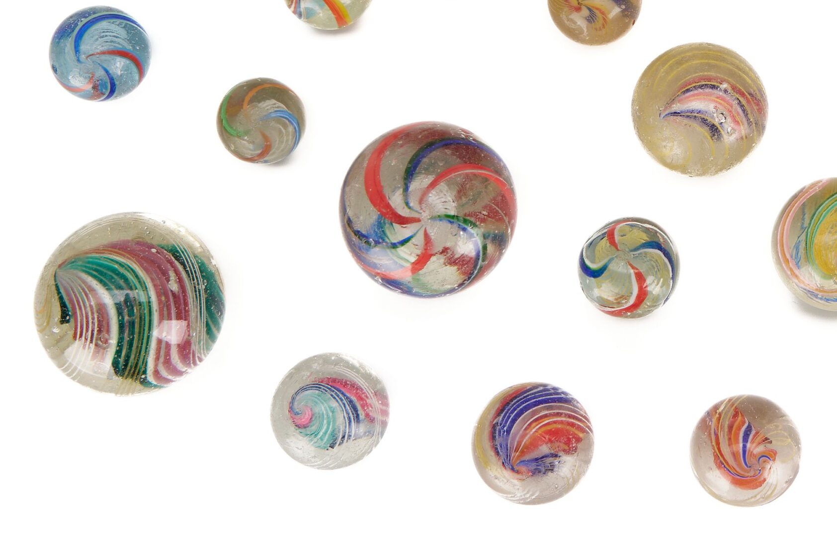 Lot 671: 32 Handmade Transparent Swirl Glass Marbles