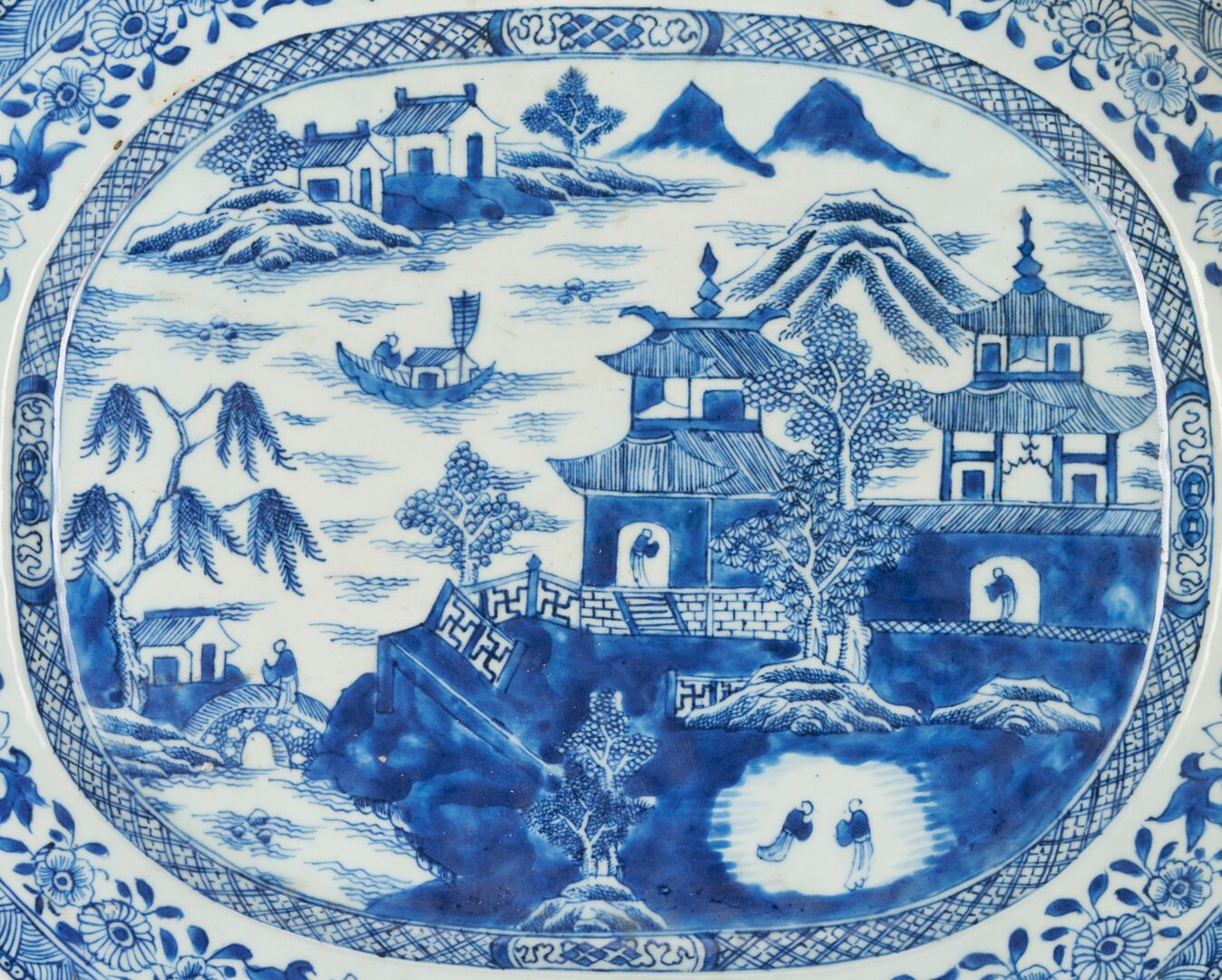 Lot 6: Pair of Chinese Export Porcelain Platters