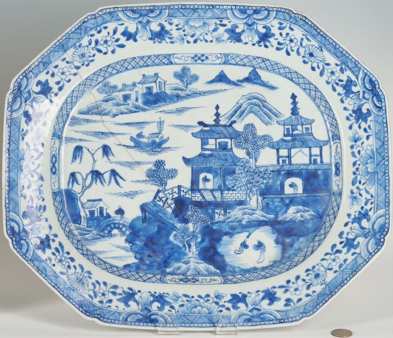 Lot 6: Pair of Chinese Export Porcelain Platters