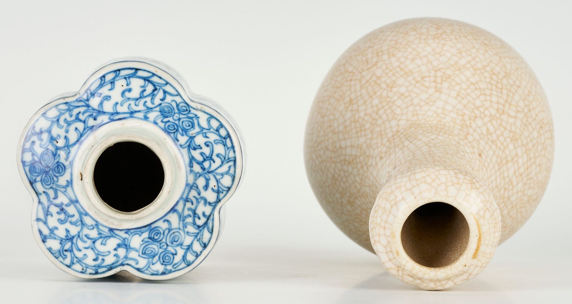 Lot 884: 4 Chinese Porcelain Items, Vases & Teapot