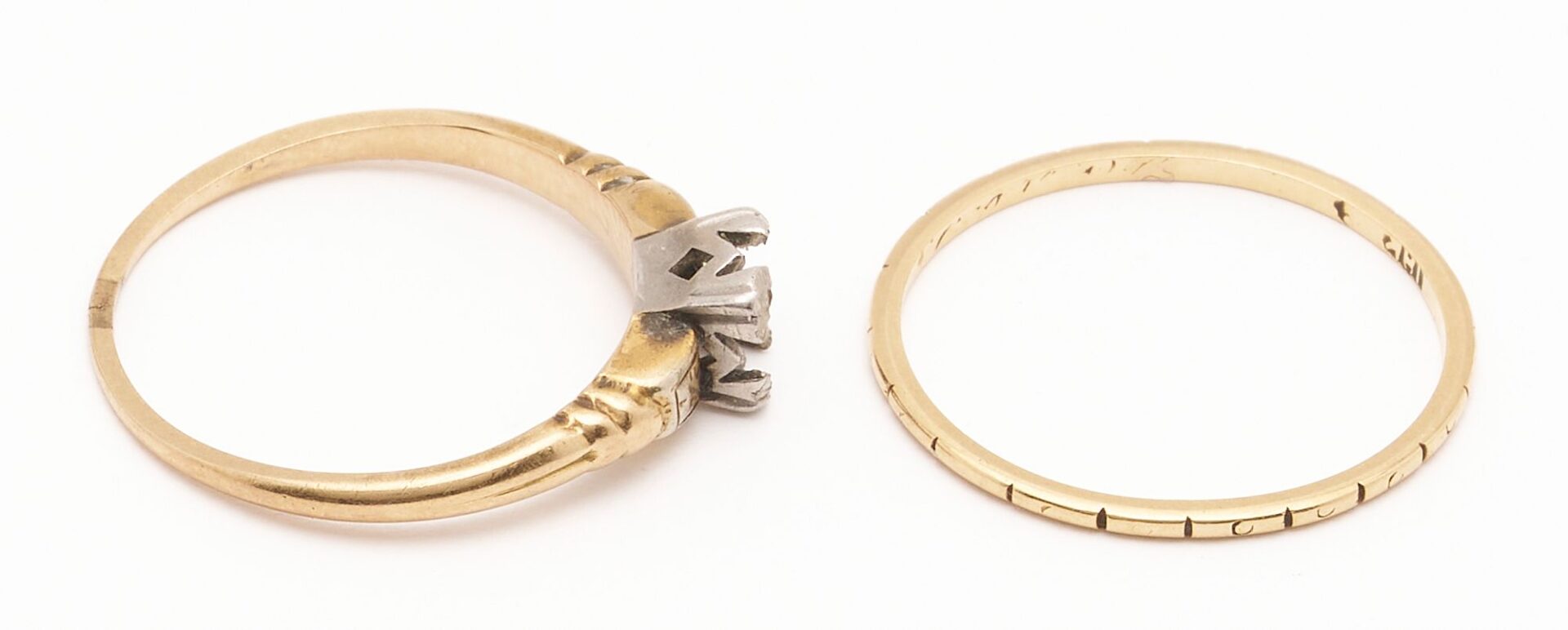 Lot 950: 2 Ladies Gold Rings & 14K Herringbone Necklace