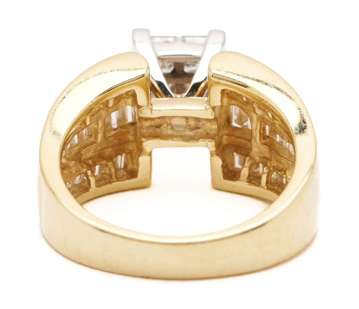 Lot 958: 14K Gold & Diamond  Engagement Ring