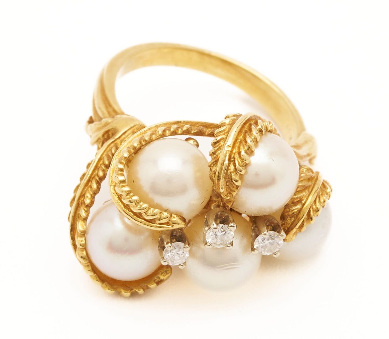 Lot 961: 18K Gold, Pearl & Diamond Ring