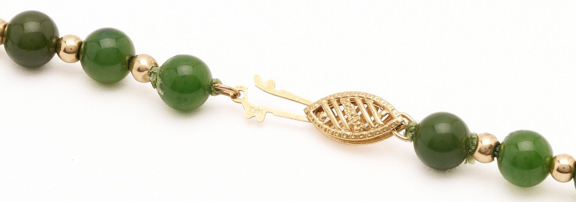 Lot 973: Jade & 14k Necklace, Bracelet & Brooch