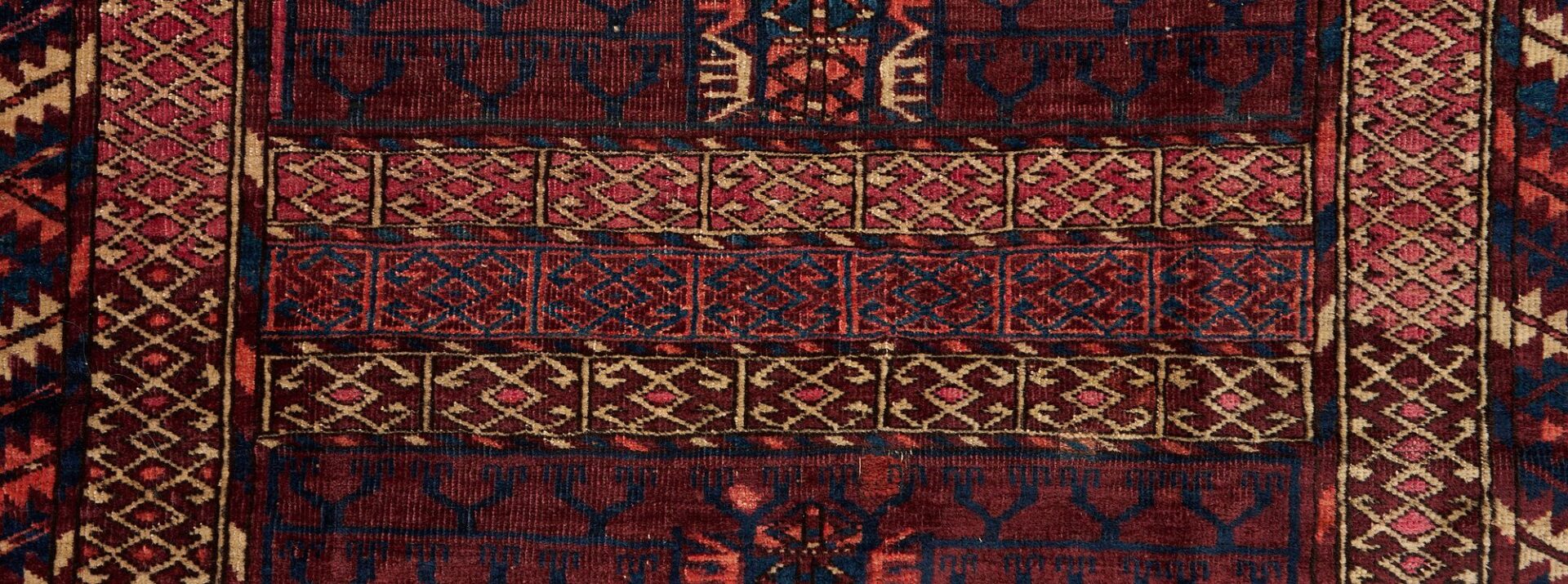 Lot 986: Antique Tekke Turkmen Ensi Rug, 4'ÃÂ 5"ÃÂ x 4'ÃÂ 1"