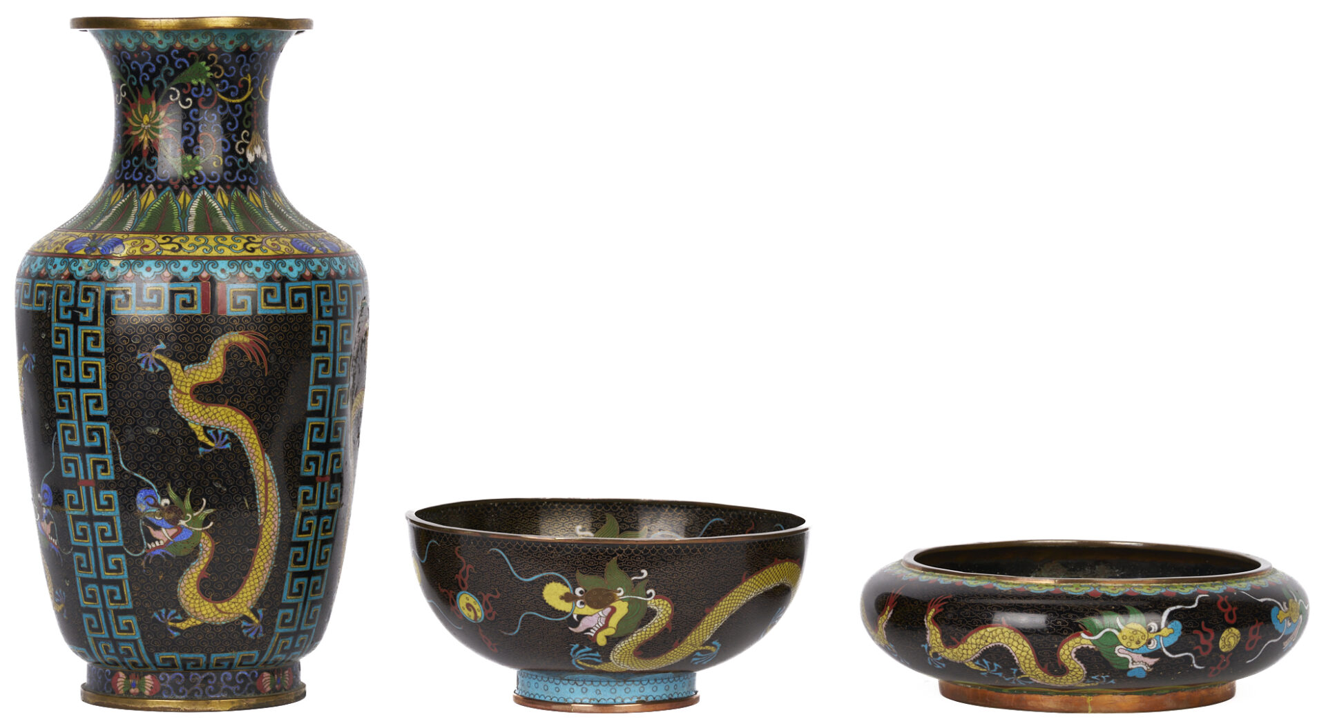 Lot 1053: 4 Chinese Cloisonne Vases plus 2 Bowls