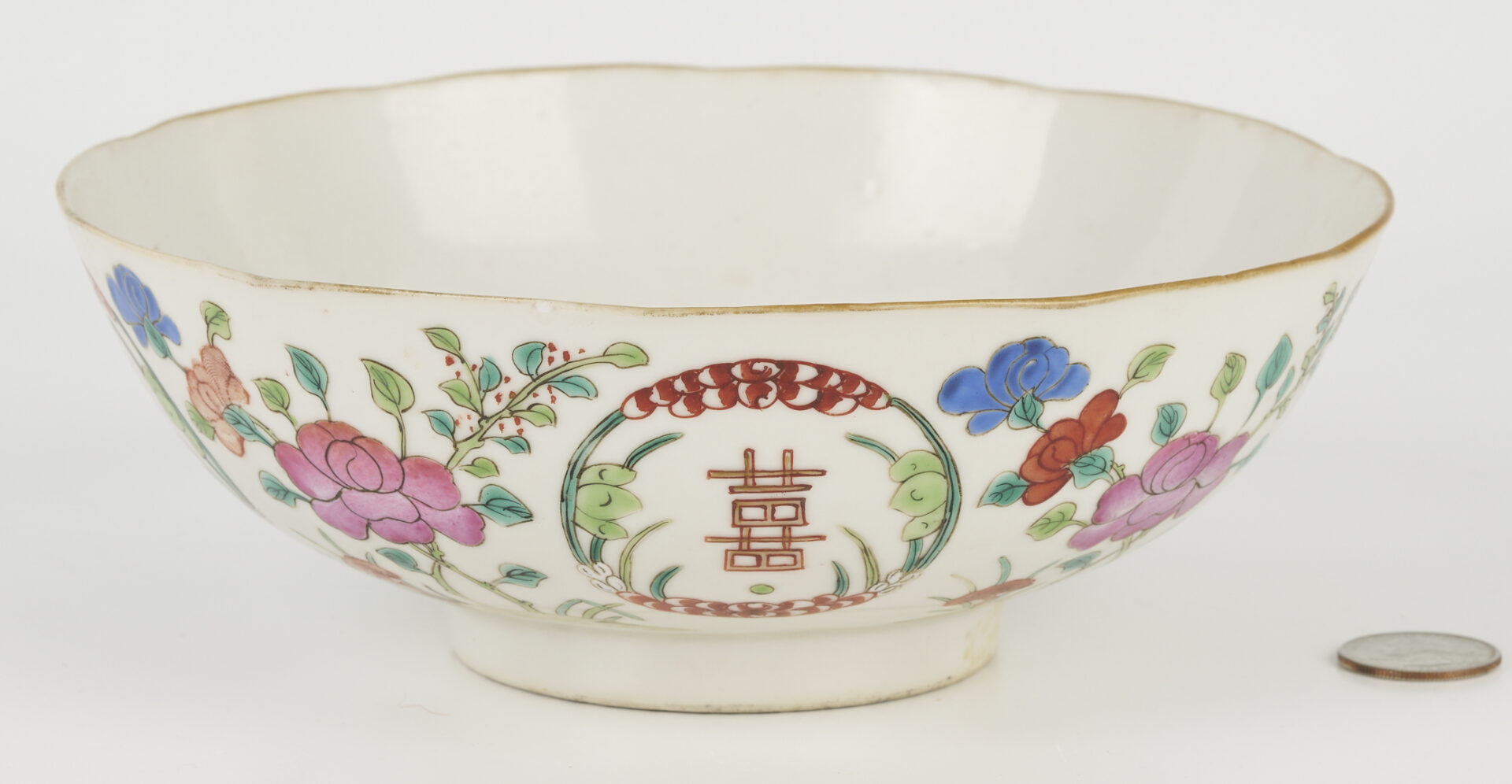 Lot 1069: Chinese Famille Rose Porcelain Bowl