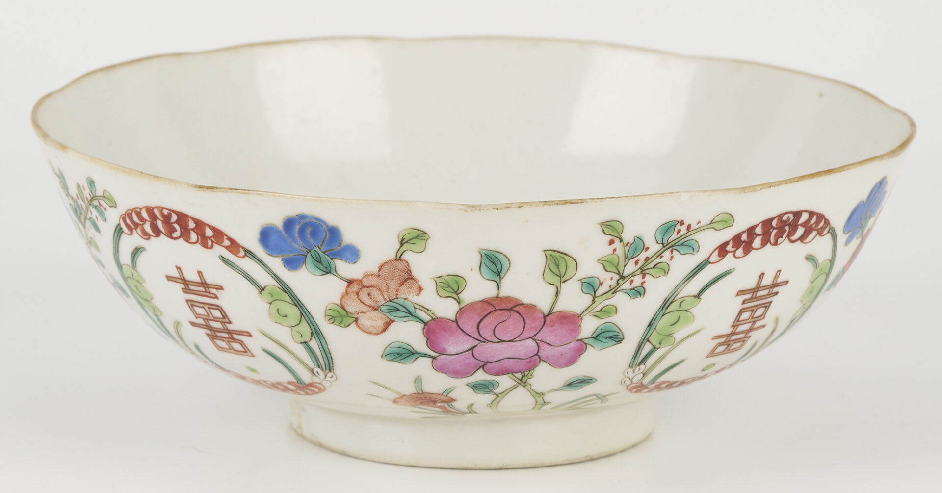 Lot 1069: Chinese Famille Rose Porcelain Bowl