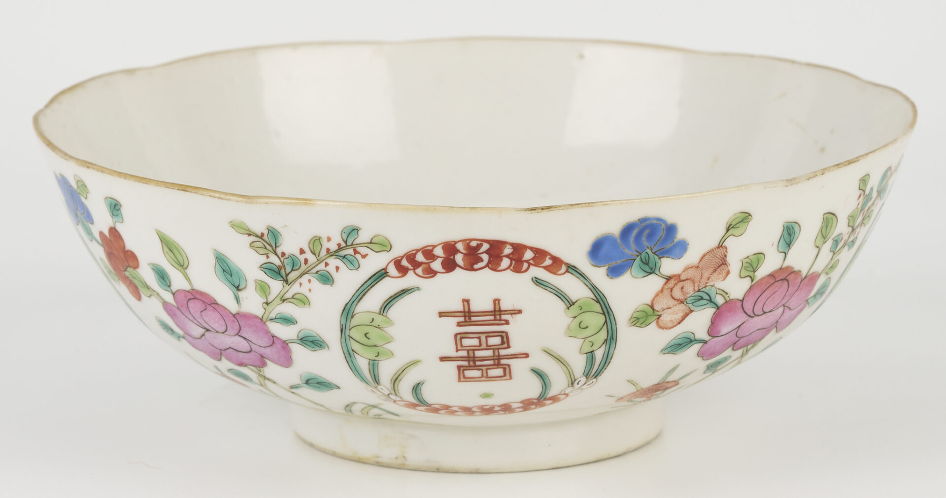 Lot 1069: Chinese Famille Rose Porcelain Bowl